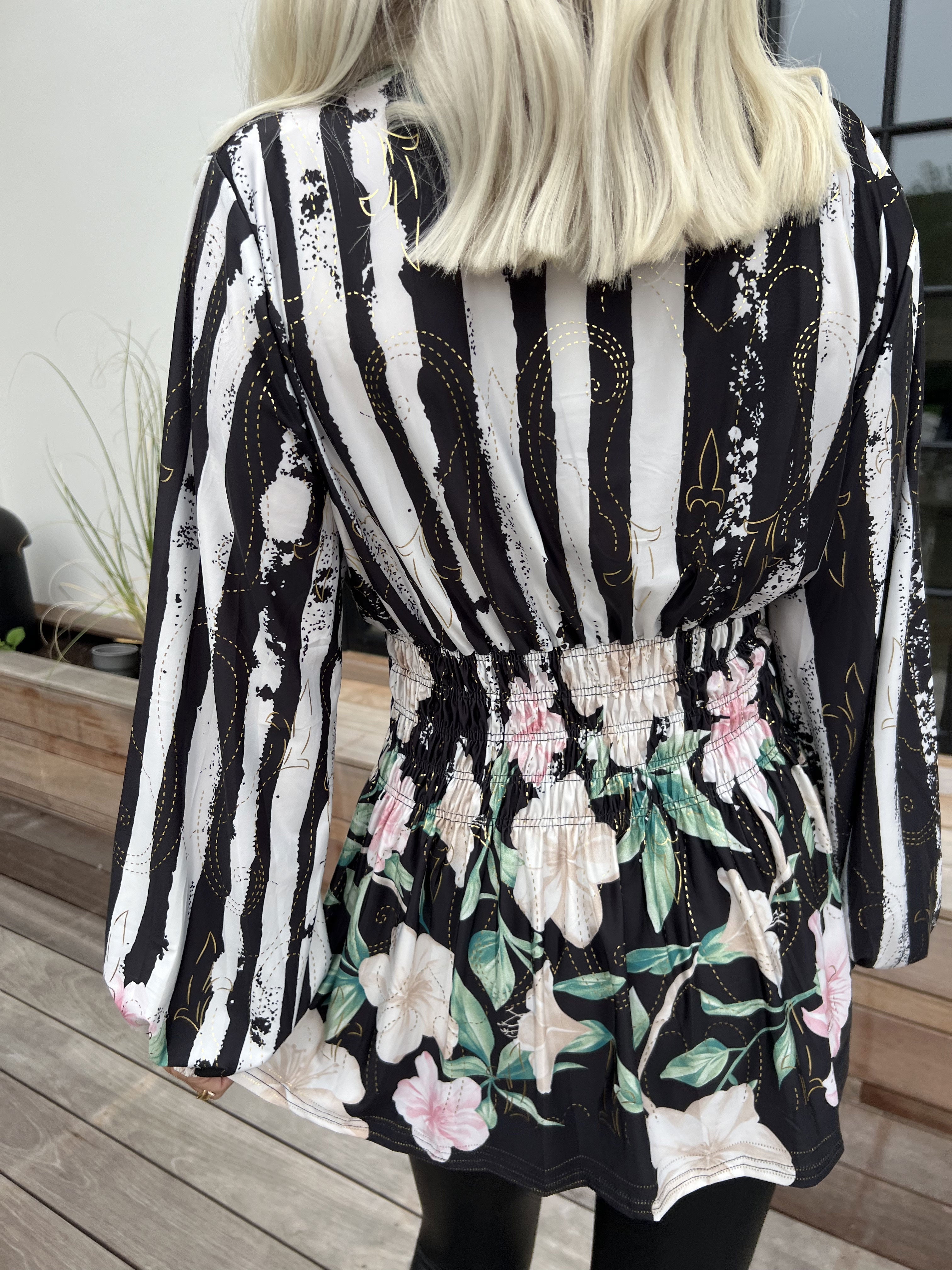Pams Floral Stripe Shirt L/S - Elastisk blus med blommigt mönster och gulddetaljer