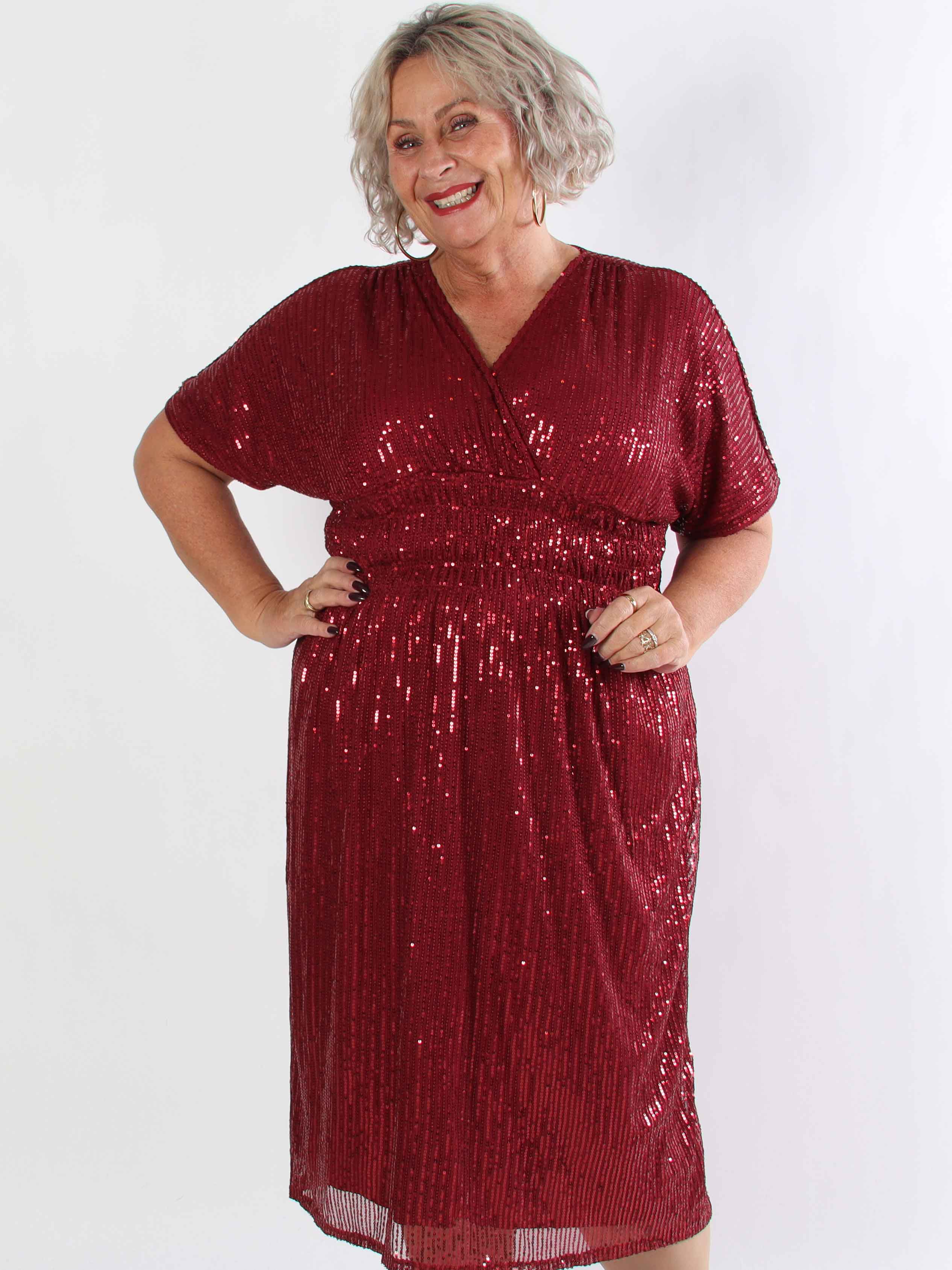 Pams Glitter Midi - Smuk plus size kjole med pailletter og smock i livet
