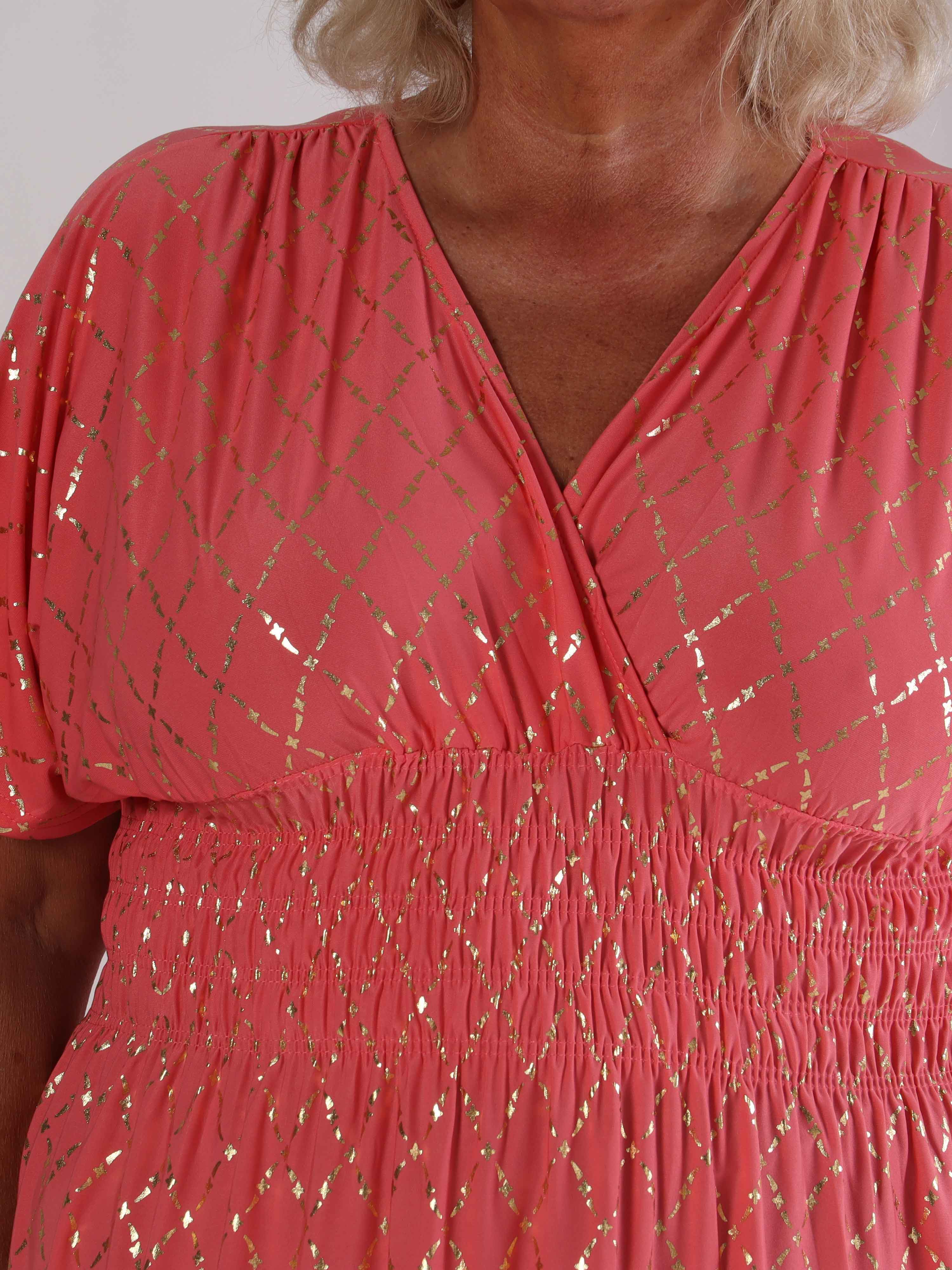 Pams Gold Check - Lång elastisk plus size klänning med gulddetaljer