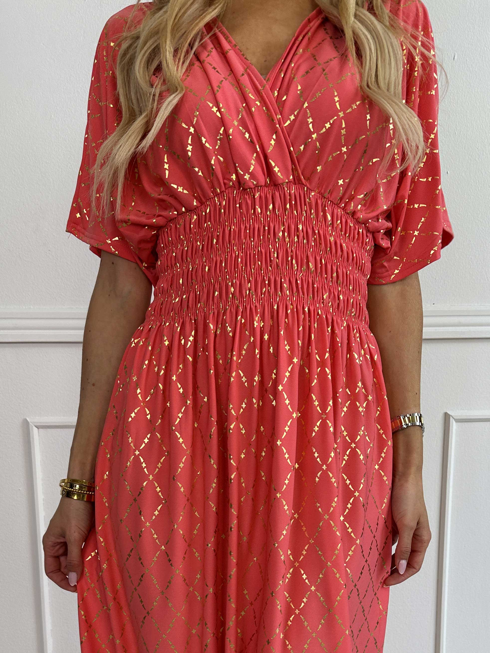 Pams Gold Check - Lång elastisk klänning med gulddetaljer