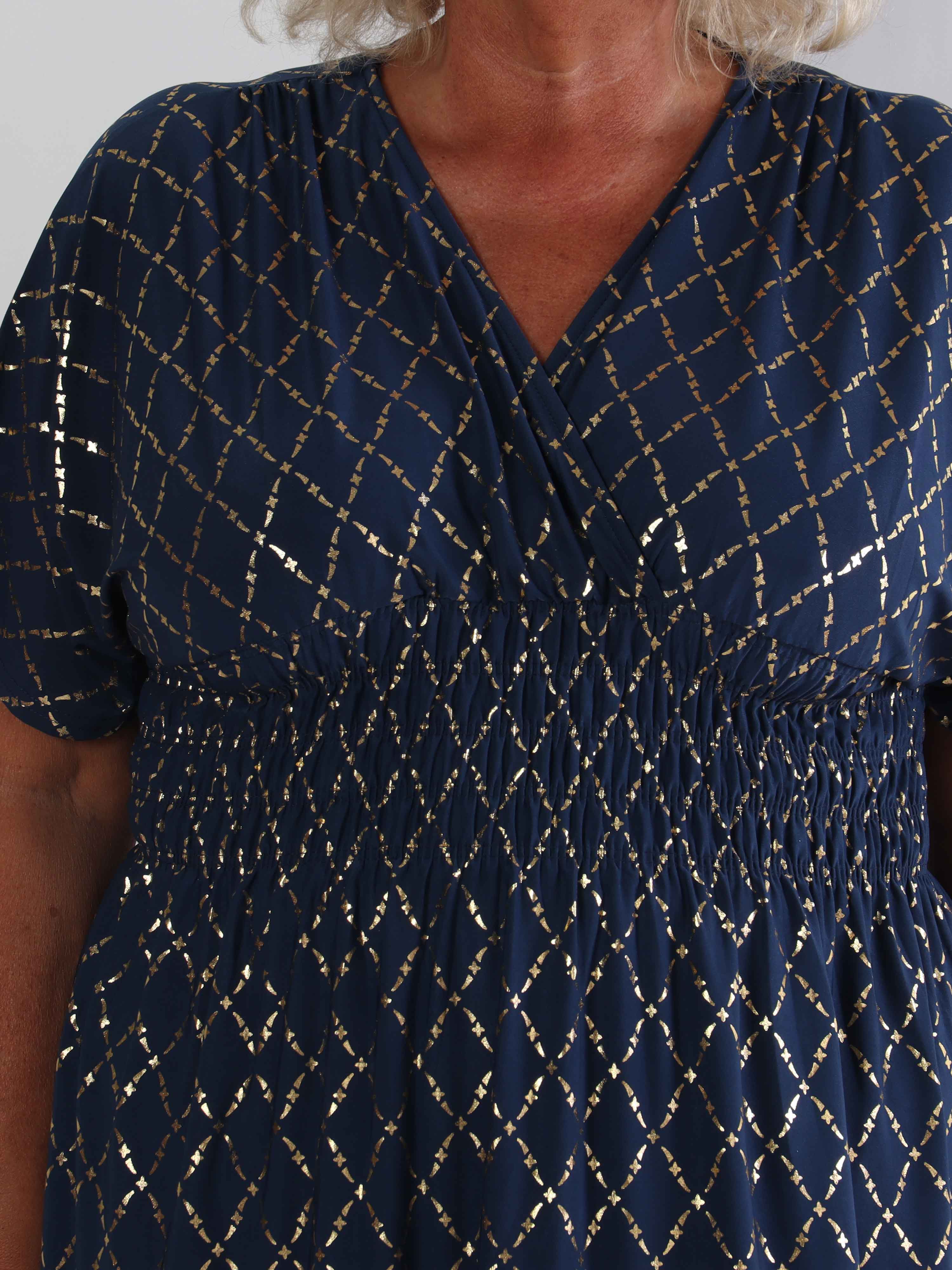 Pams Gold Check Short - Kort elastisk plus size klänning med gulddetaljer