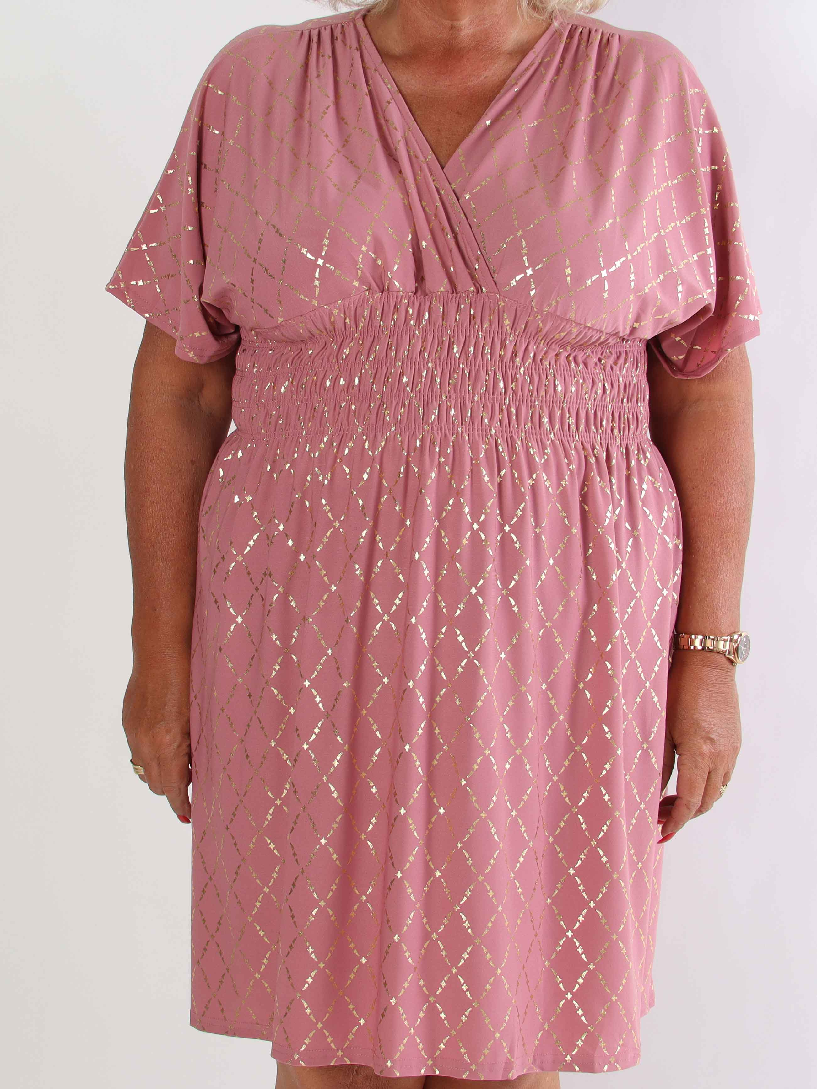 Pams Gold Check Short - Kort elastisk plus size klänning med gulddetaljer