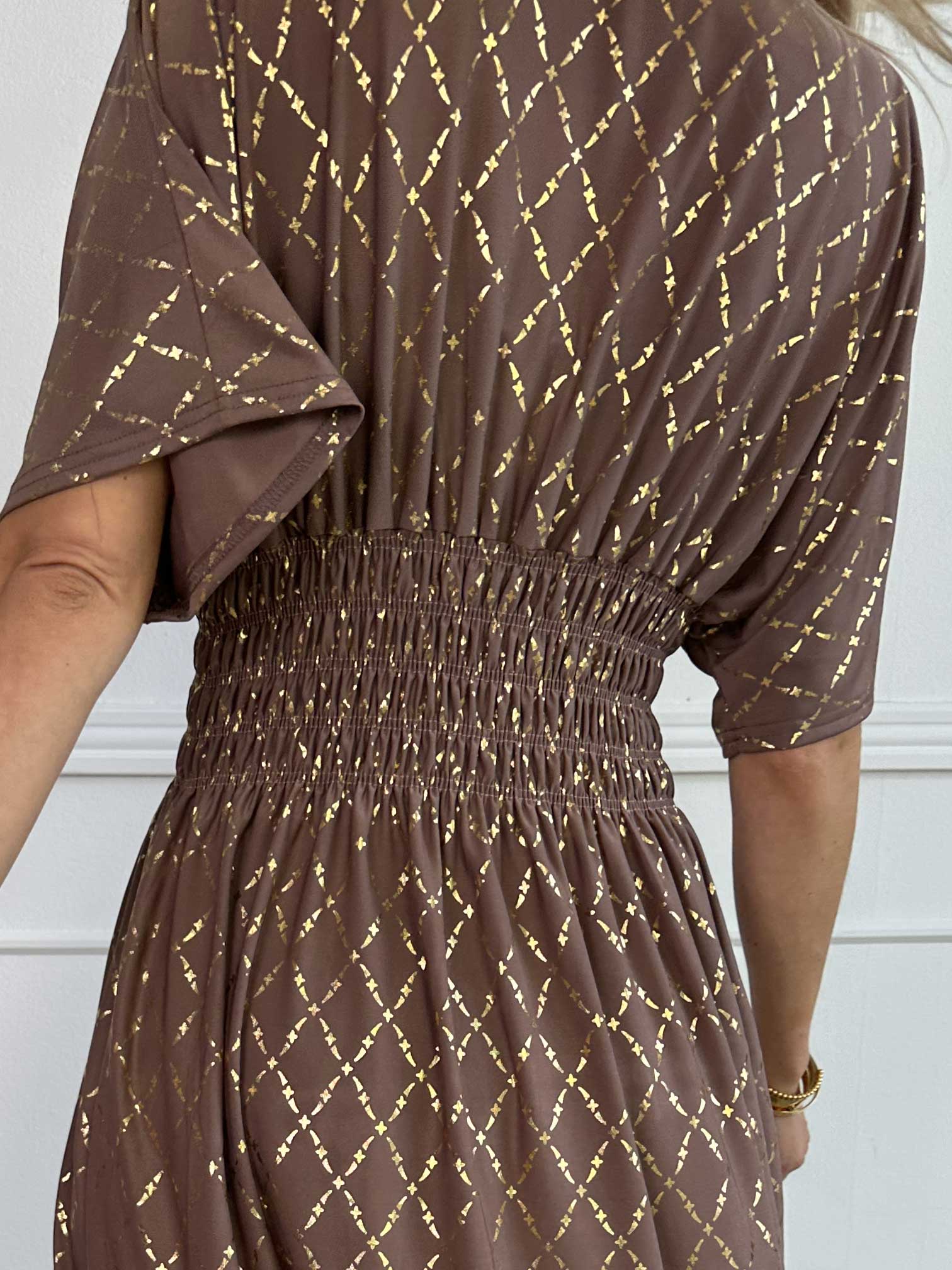 Pams Gold Check - Lång elastisk klänning med gulddetaljer