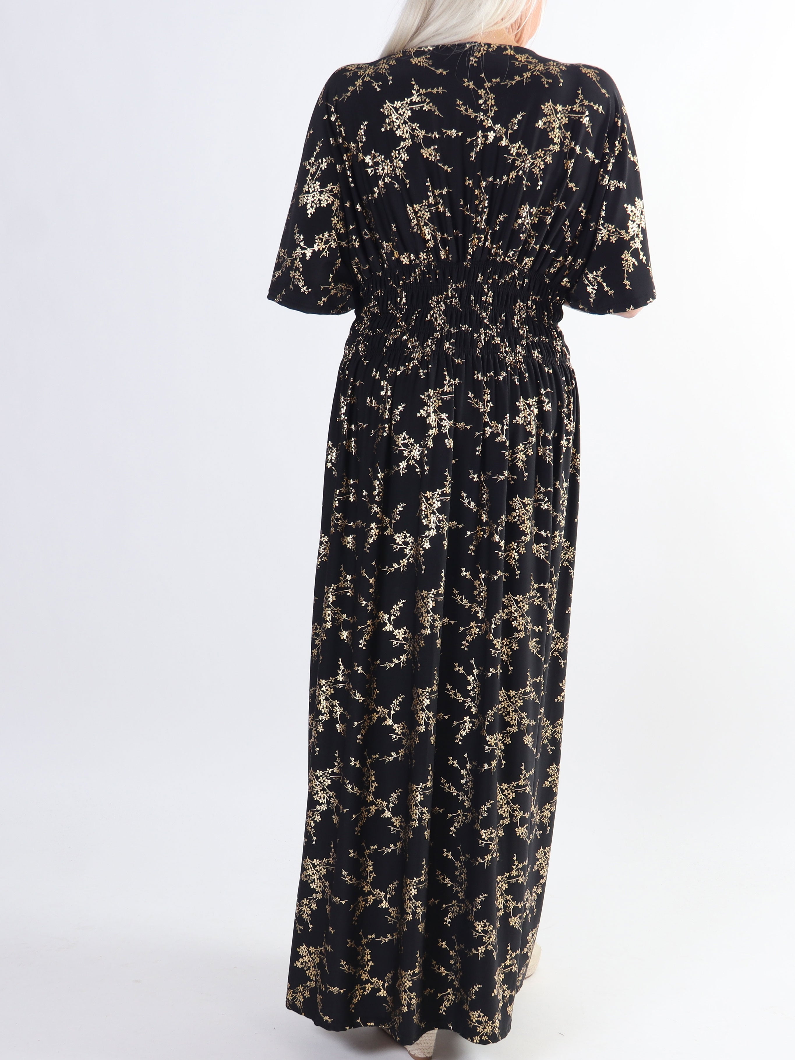 Pams Gold - Vanlig klänning i stora storlekar med gulddetaljer