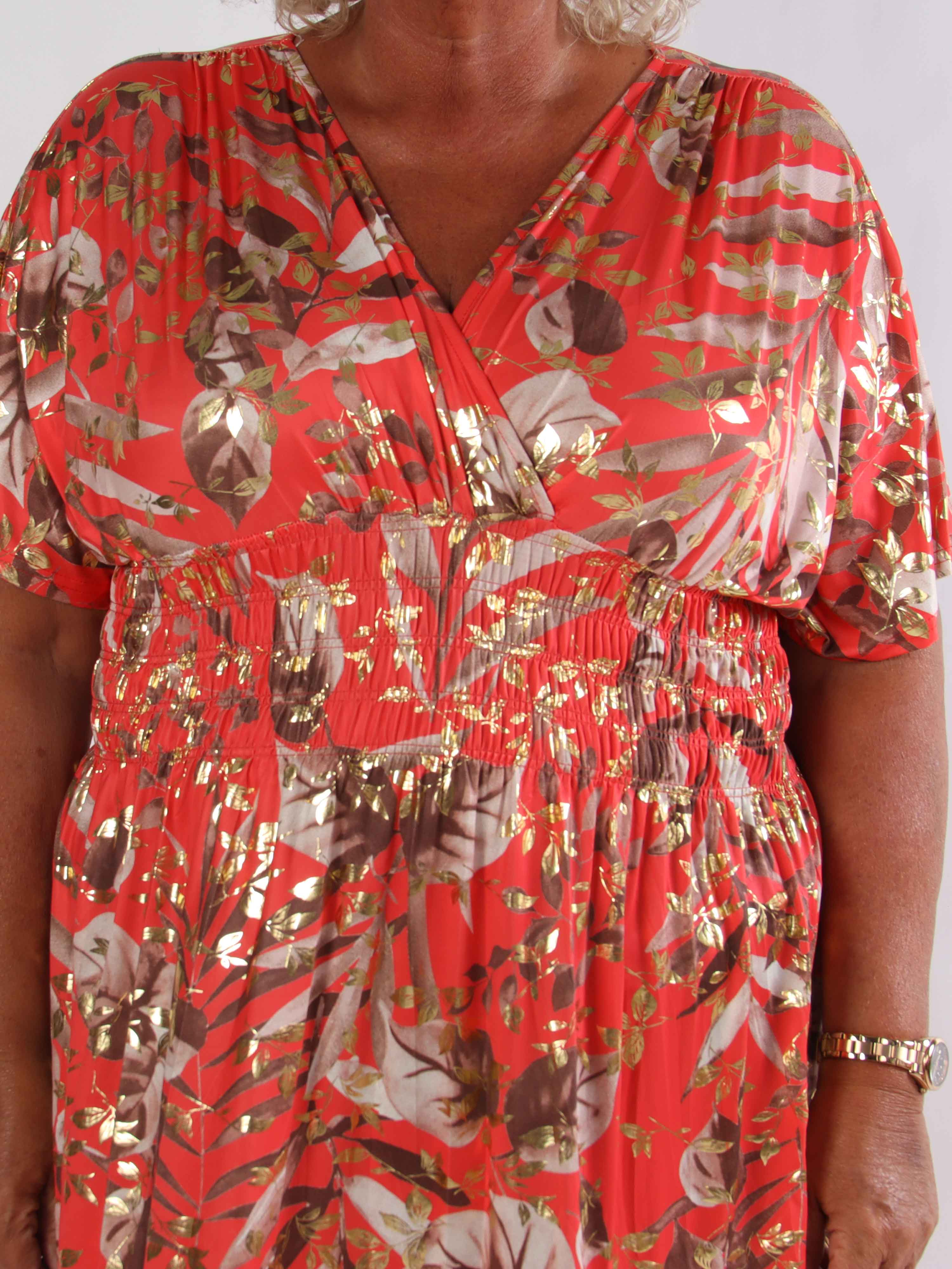 Pams Gold Leaf - Elastisk plus size klänning med blommigt mönster och gulddetaljer