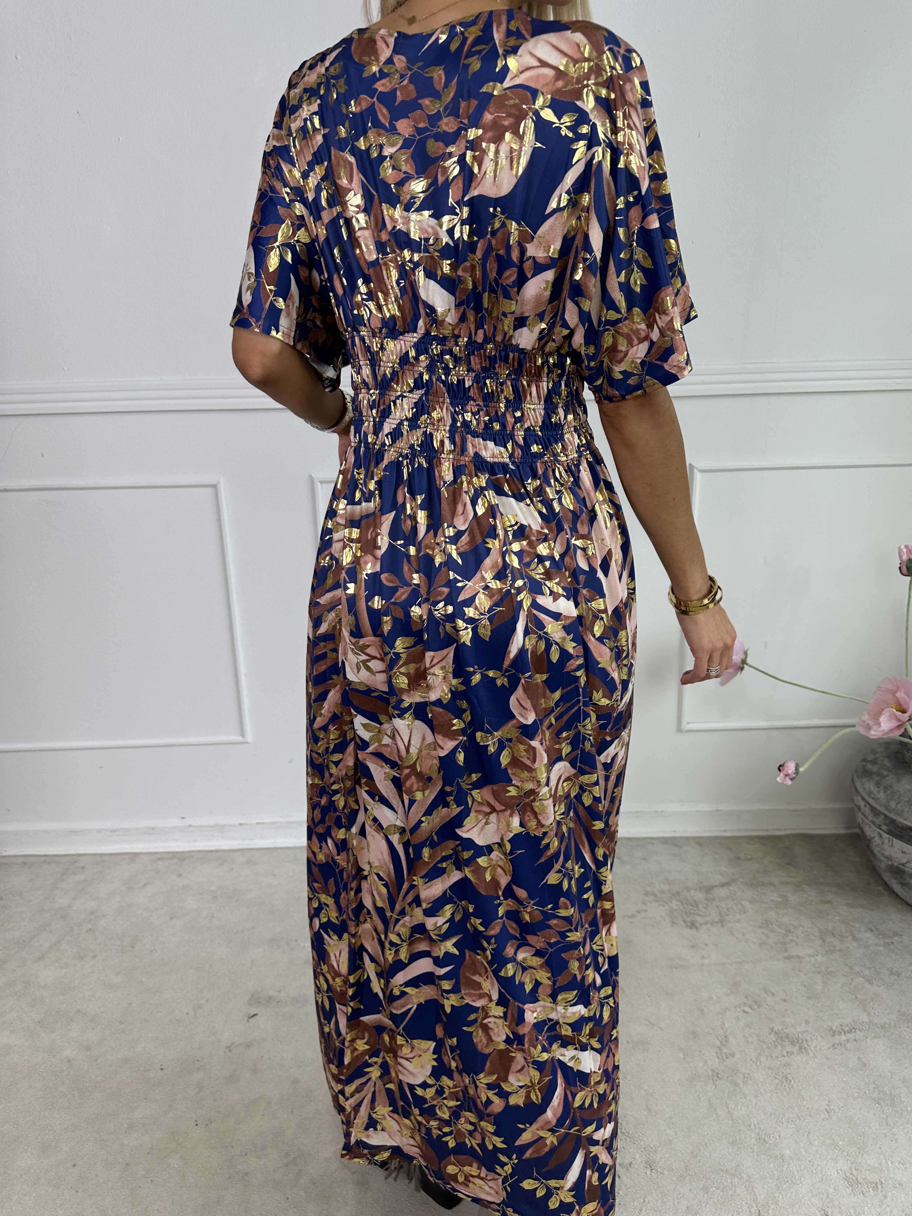 Pams Gold Leaf - Lång elastisk klänning med blommigt mönster med gulddetaljer