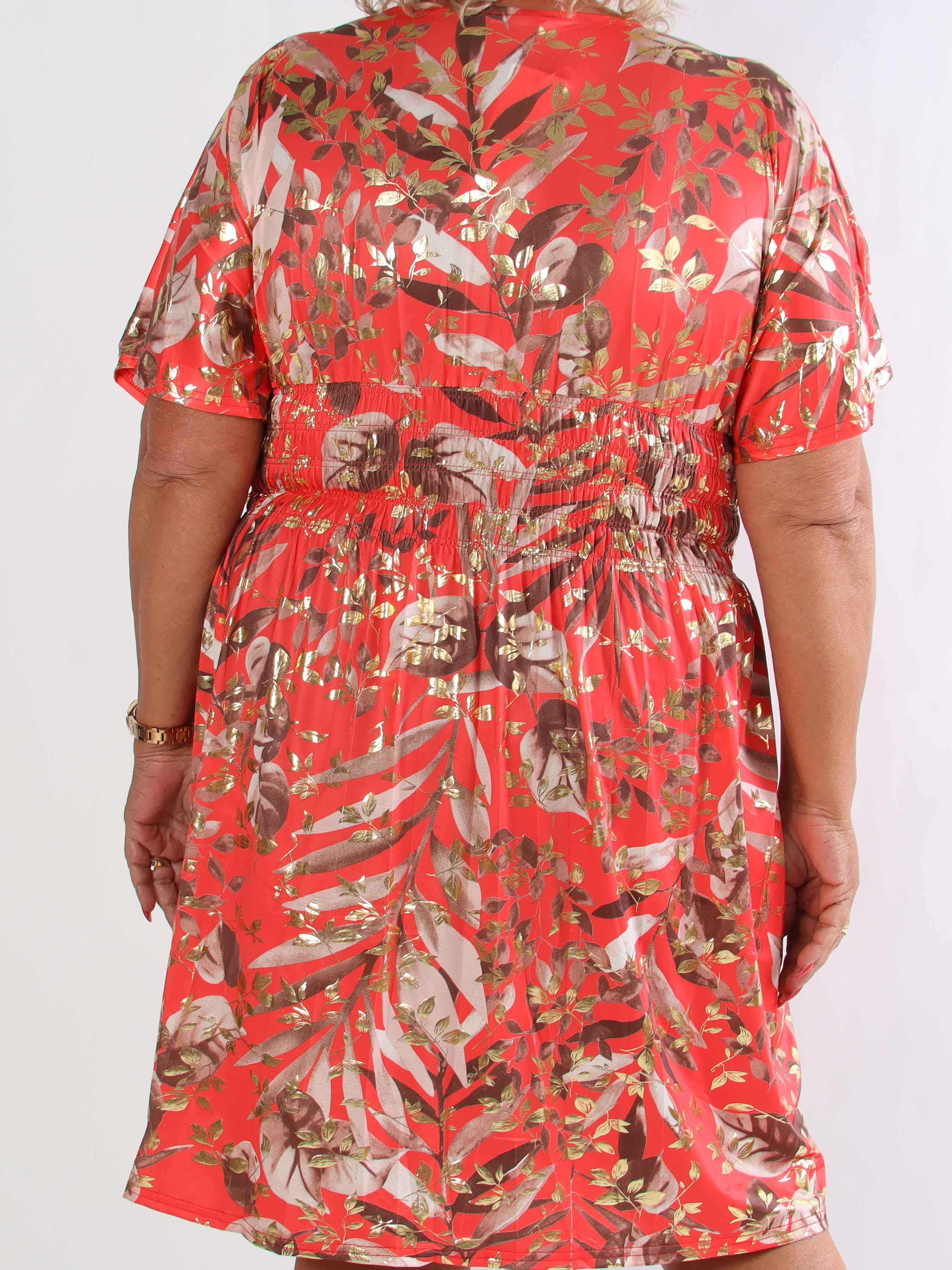 Pams Gold Leaf Short - Plus size klänning med blommigt mönster och gulddetaljer