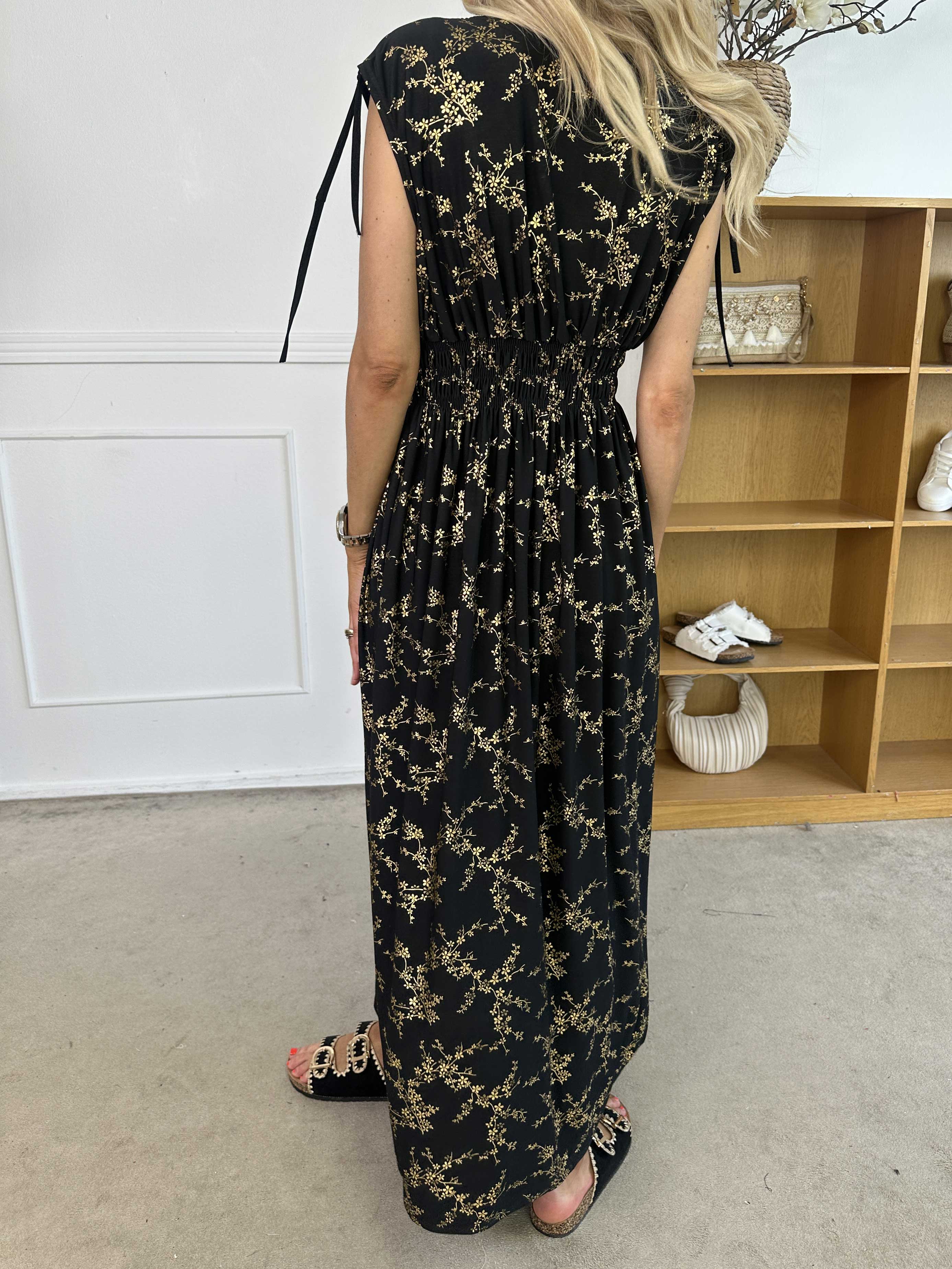 Pams Gold Sleeveless - Lång elastisk klänning med guldtryck