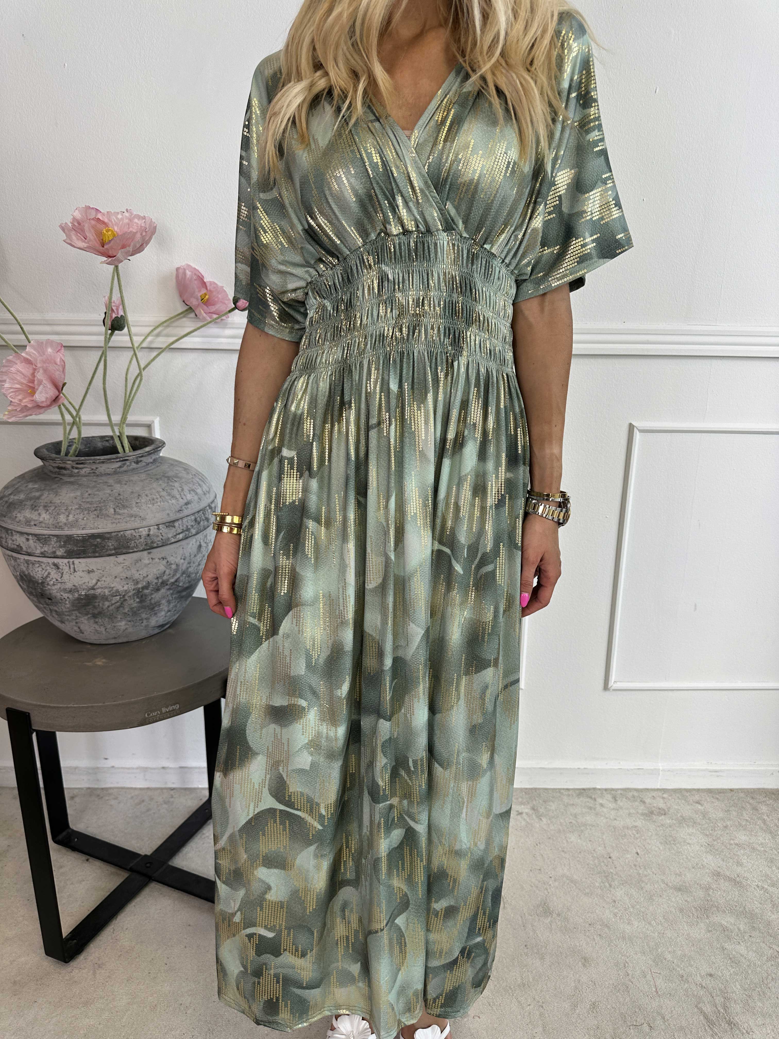 Pams Glamorous - Lång elastisk klänning med fina gulddetaljer