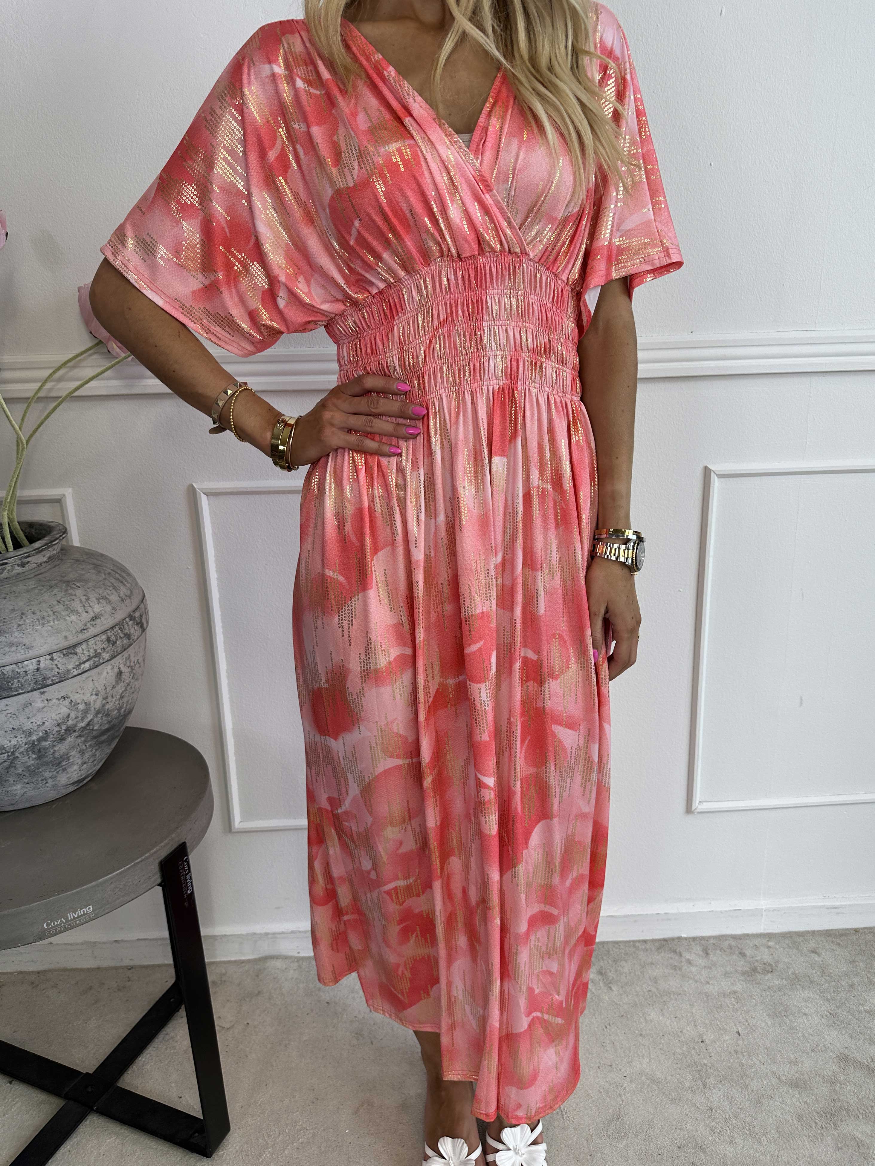 Pams Glamorous - Lång elastisk klänning med fina gulddetaljer