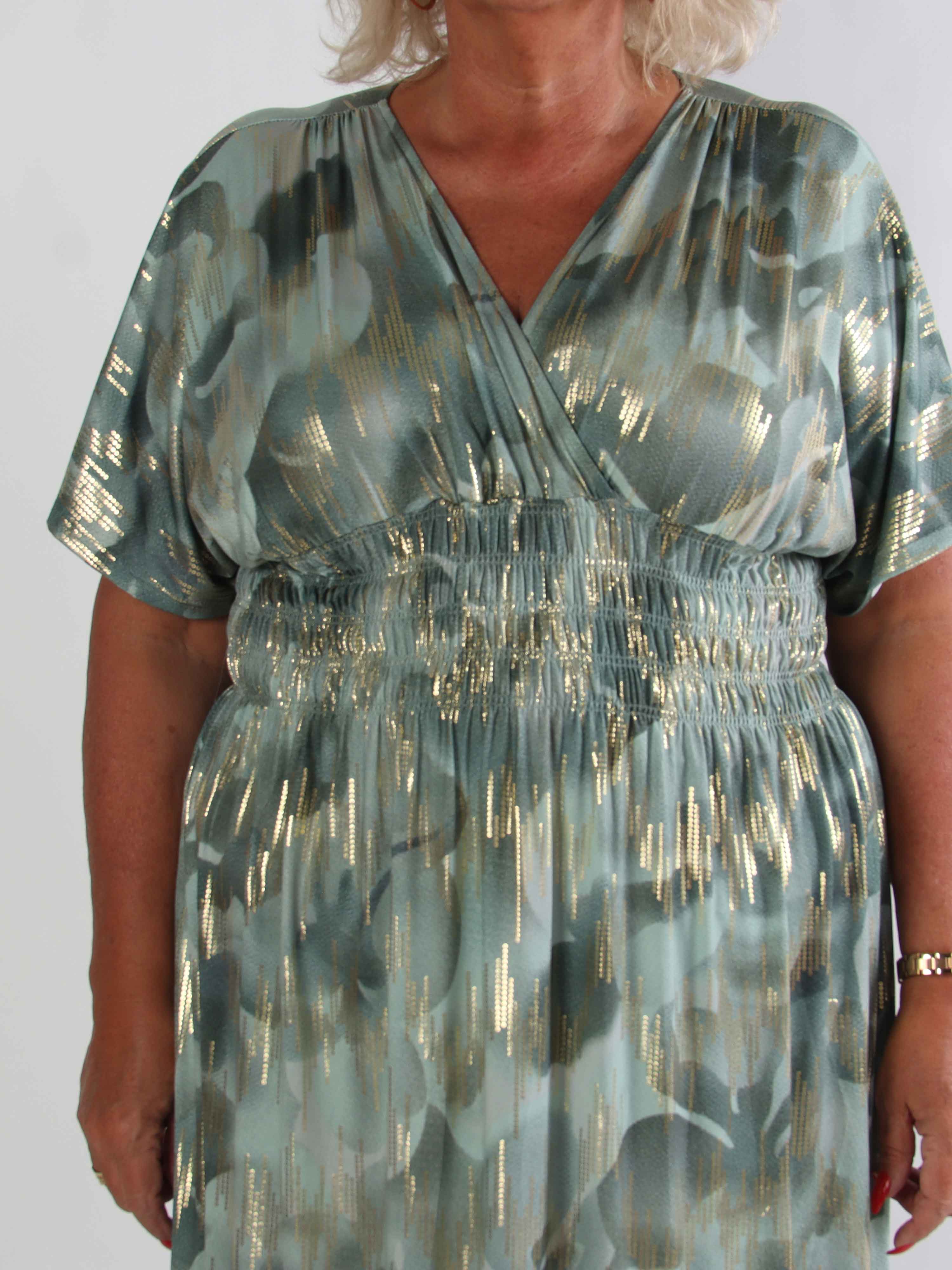 Pams Glamorous - Elastiskt plus size klänning med fina gulddetaljer