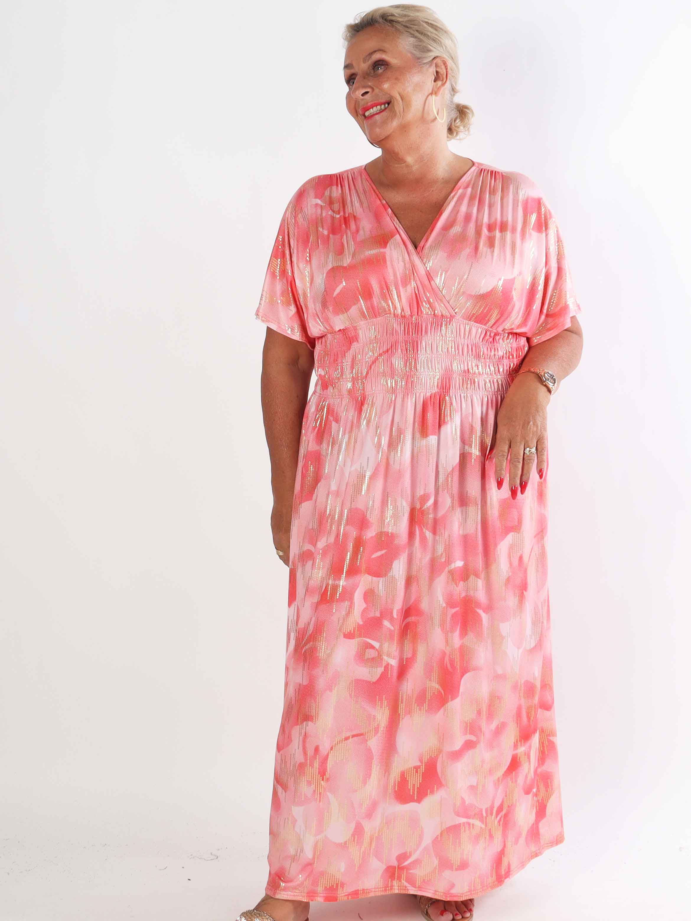 Pams Glamorous - Elastiskt plus size klänning med fina gulddetaljer