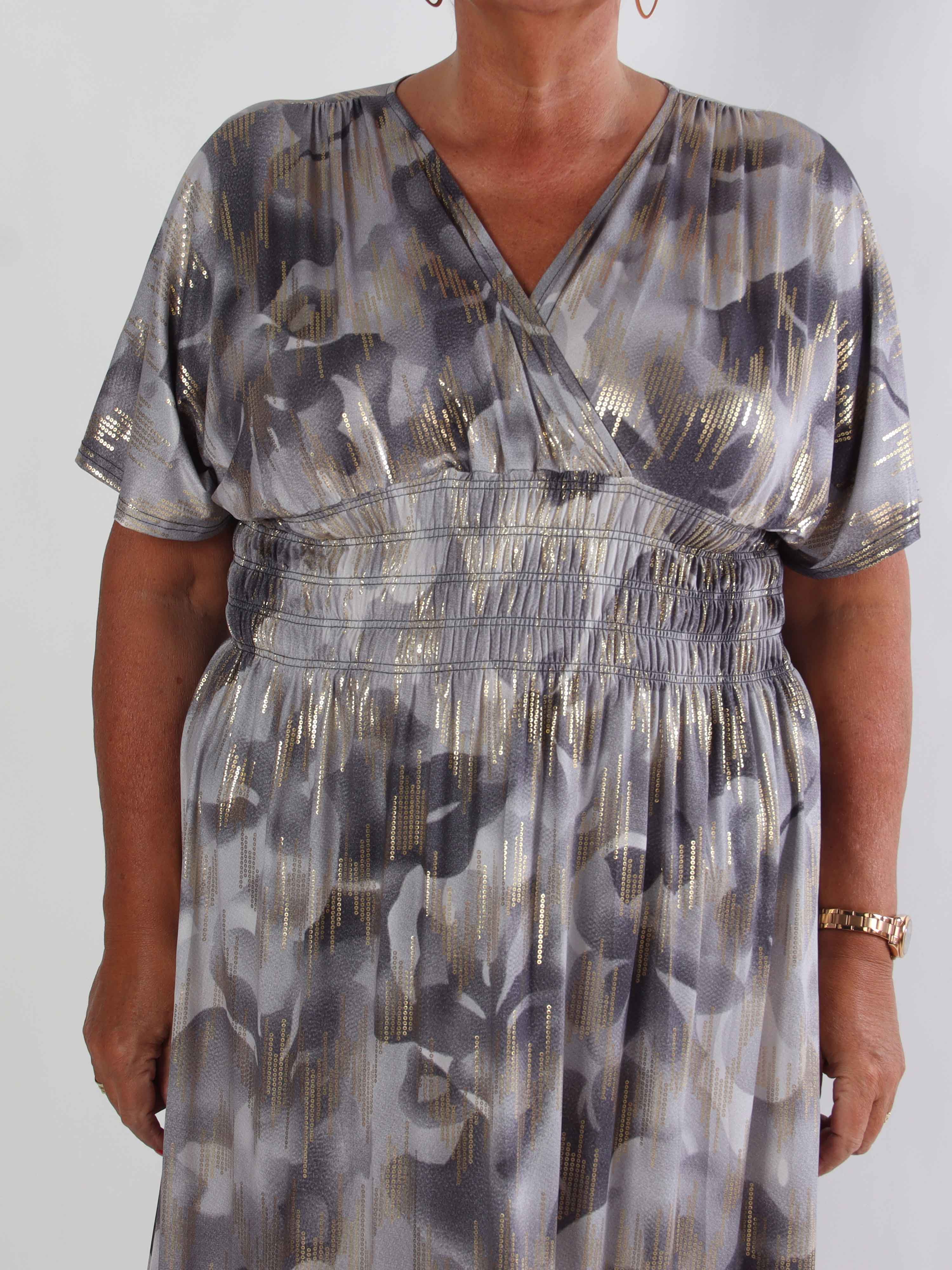 Pams Glamorous - Elastiskt plus size klänning med fina gulddetaljer