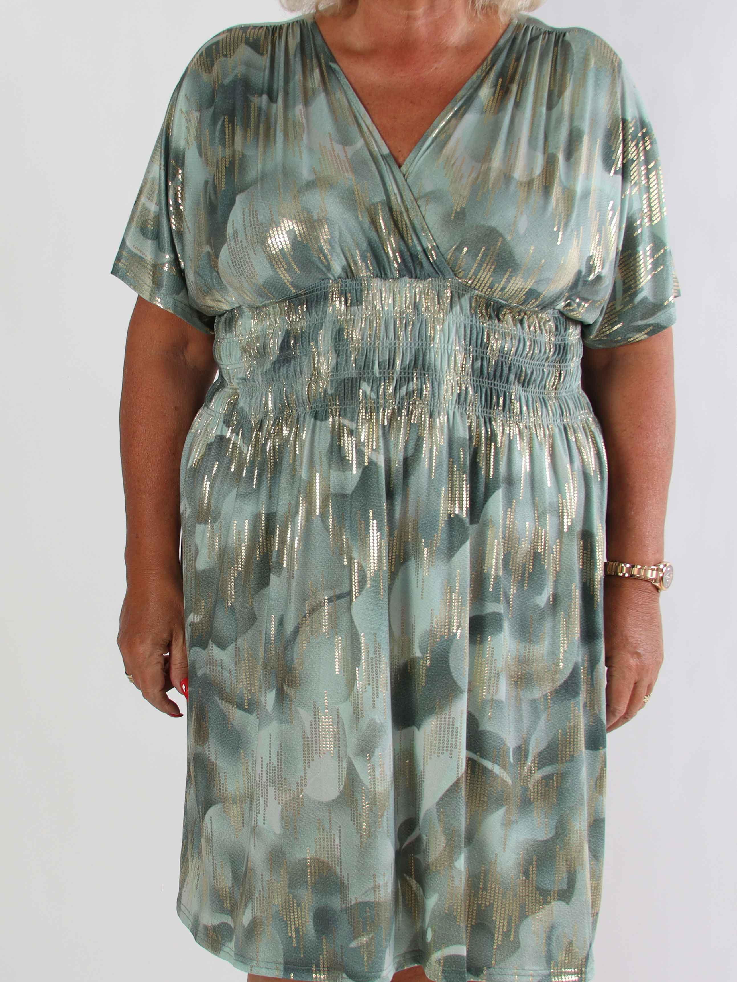 Pams Glamorous Short - Elastisk plus size klänning med fina gulddetaljer