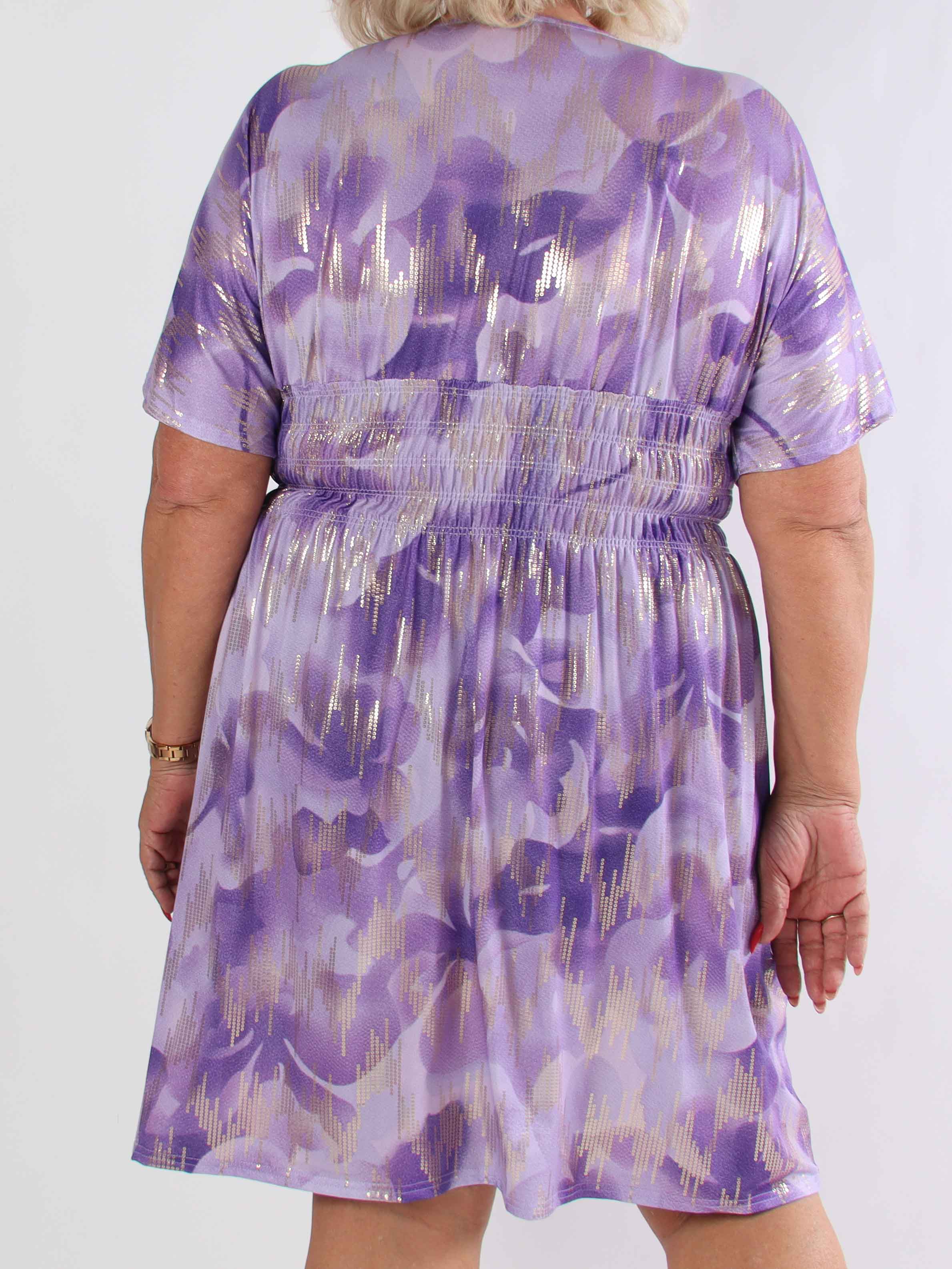 Pams Glamorous Short - Elastisk plus size klänning med fina gulddetaljer