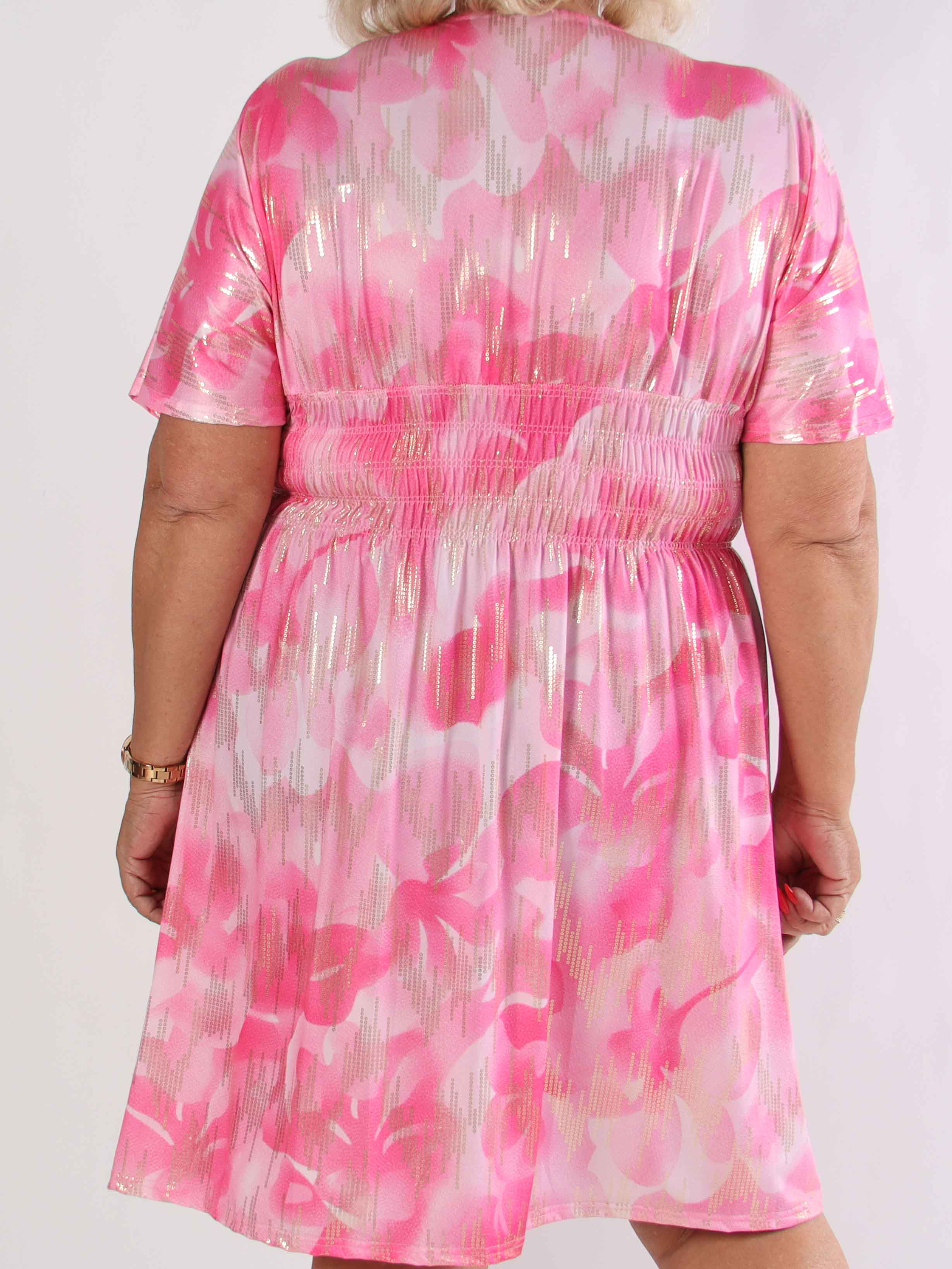 Pams Glamorous Short - Elastisk plus size klänning med fina gulddetaljer