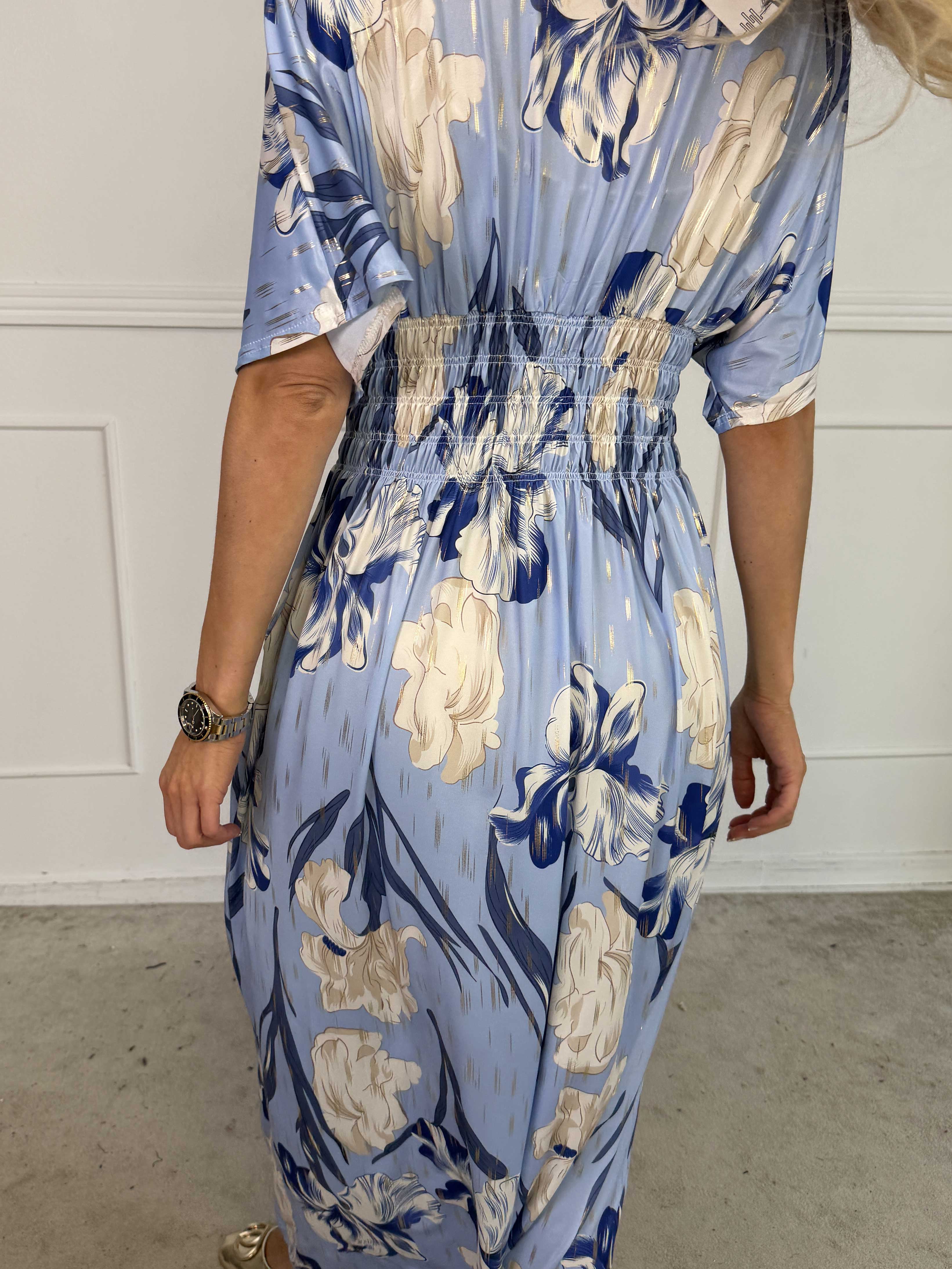 Pams Kvitka - Lång, stretchig blommig klänning med gulddetaljer och fickor