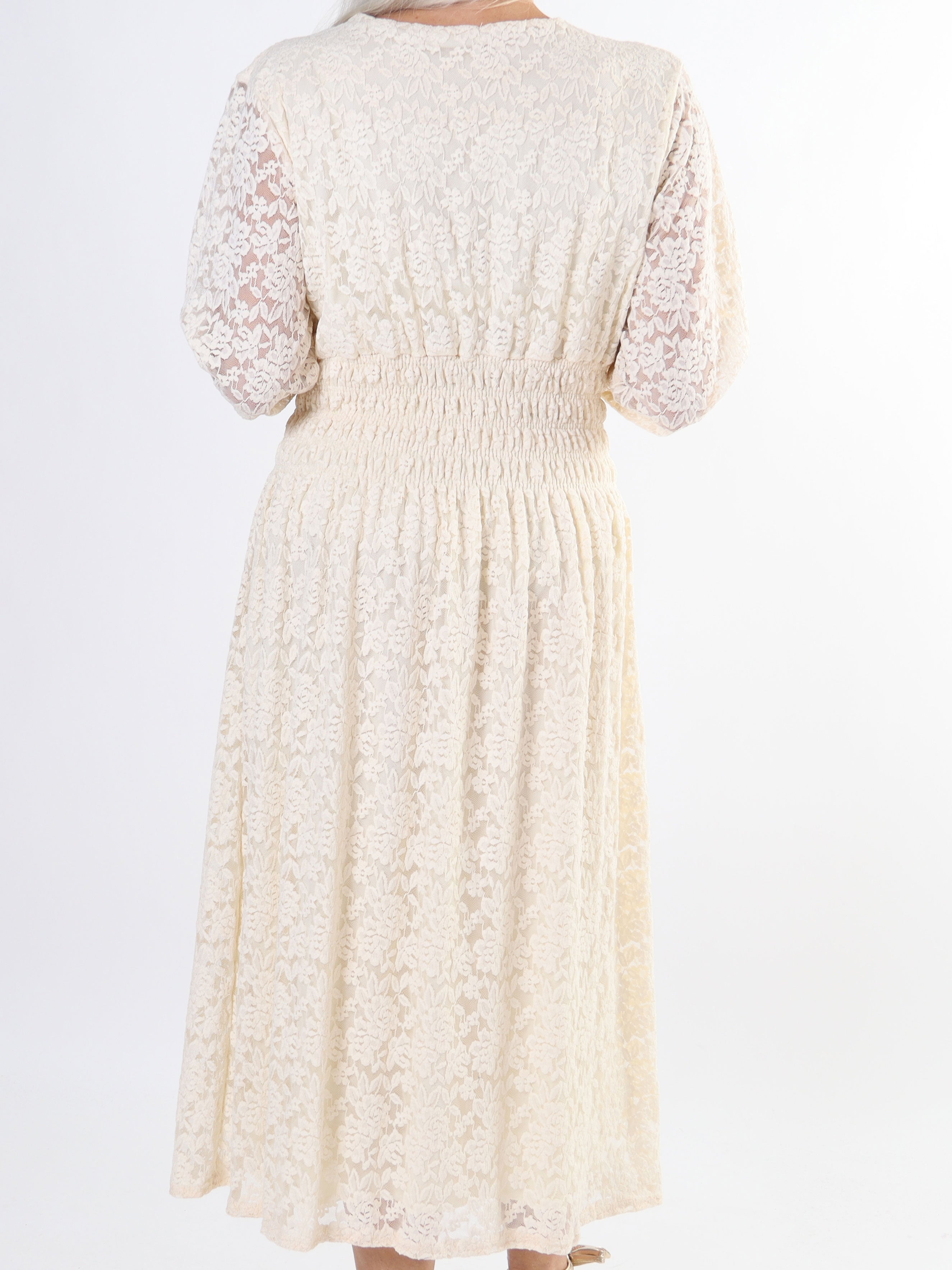 Pams Lace Midi L/S - Elastisk spetsklänning med lång ärm i stora storlekar