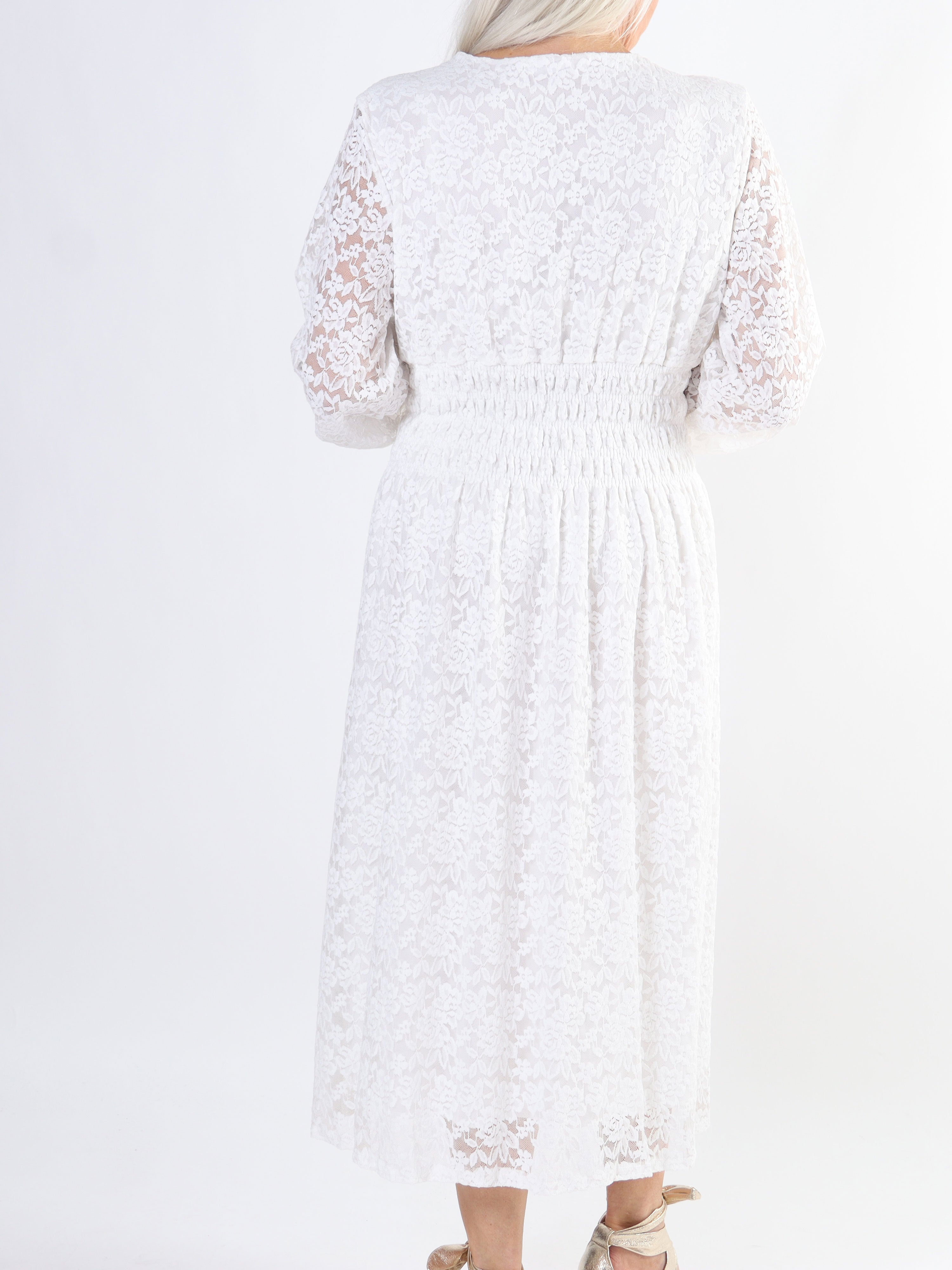 Pams Lace Midi L/S - Elastisk spetsklänning med lång ärm i stora storlekar