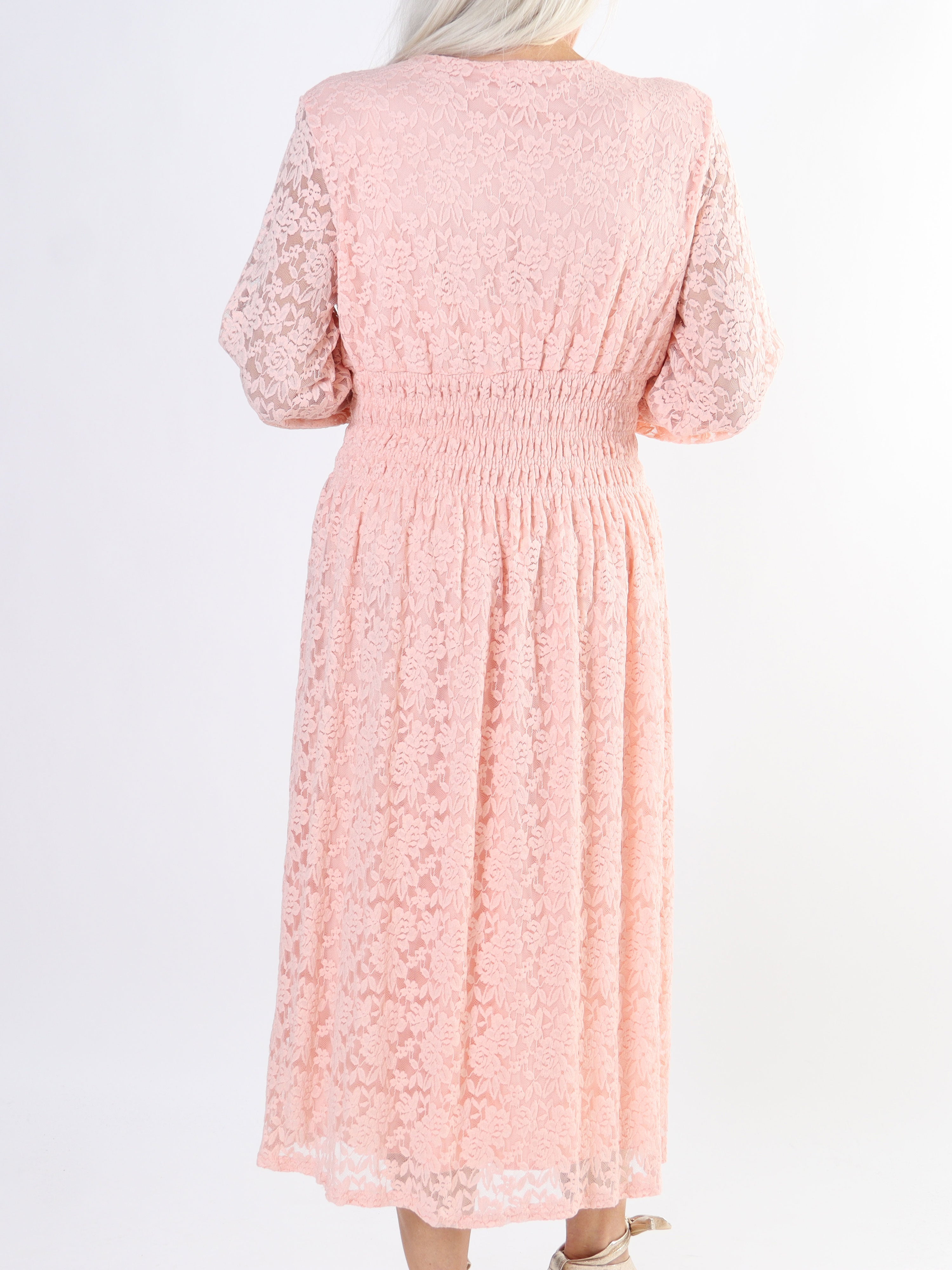 Pams Lace Midi L/S - Elastisk spetsklänning med lång ärm i stora storlekar