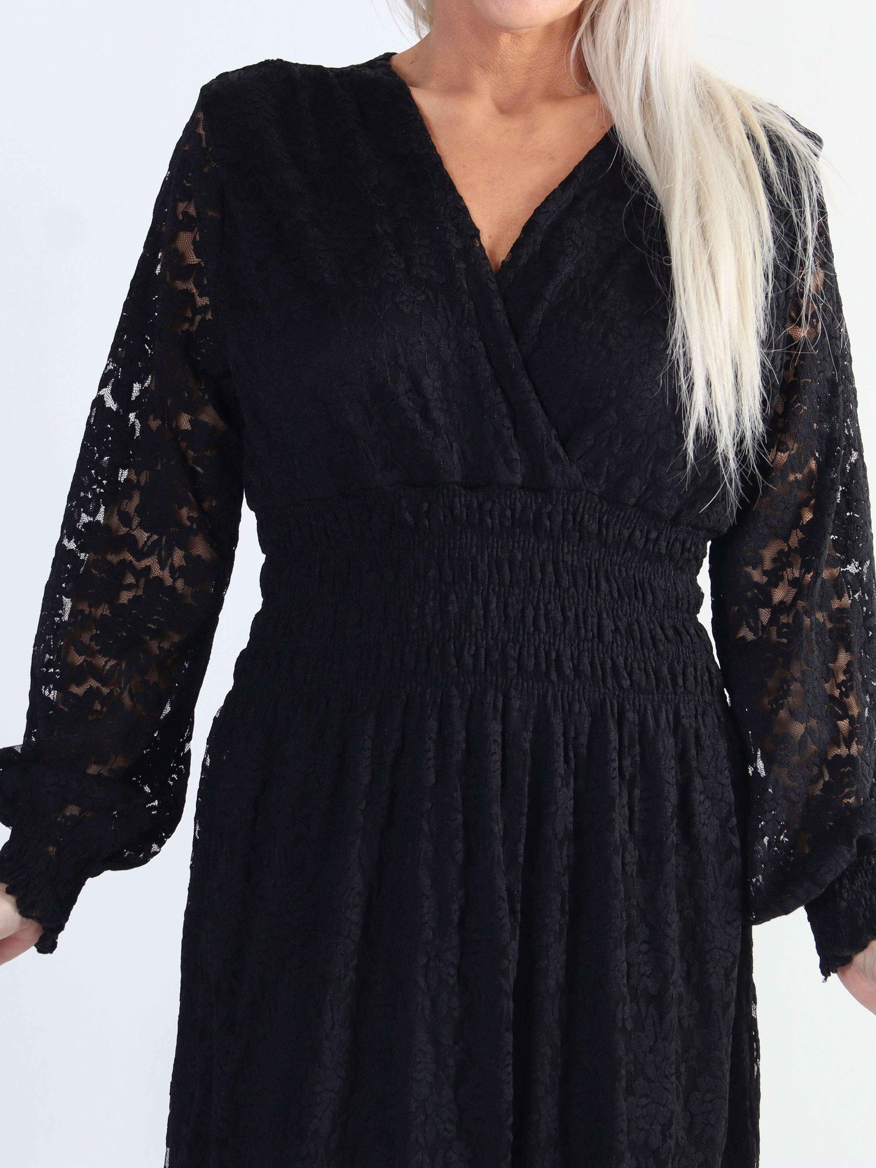 Pams Lace Midi L/S - Elastisk spetsklänning med lång ärm i stora storlekar