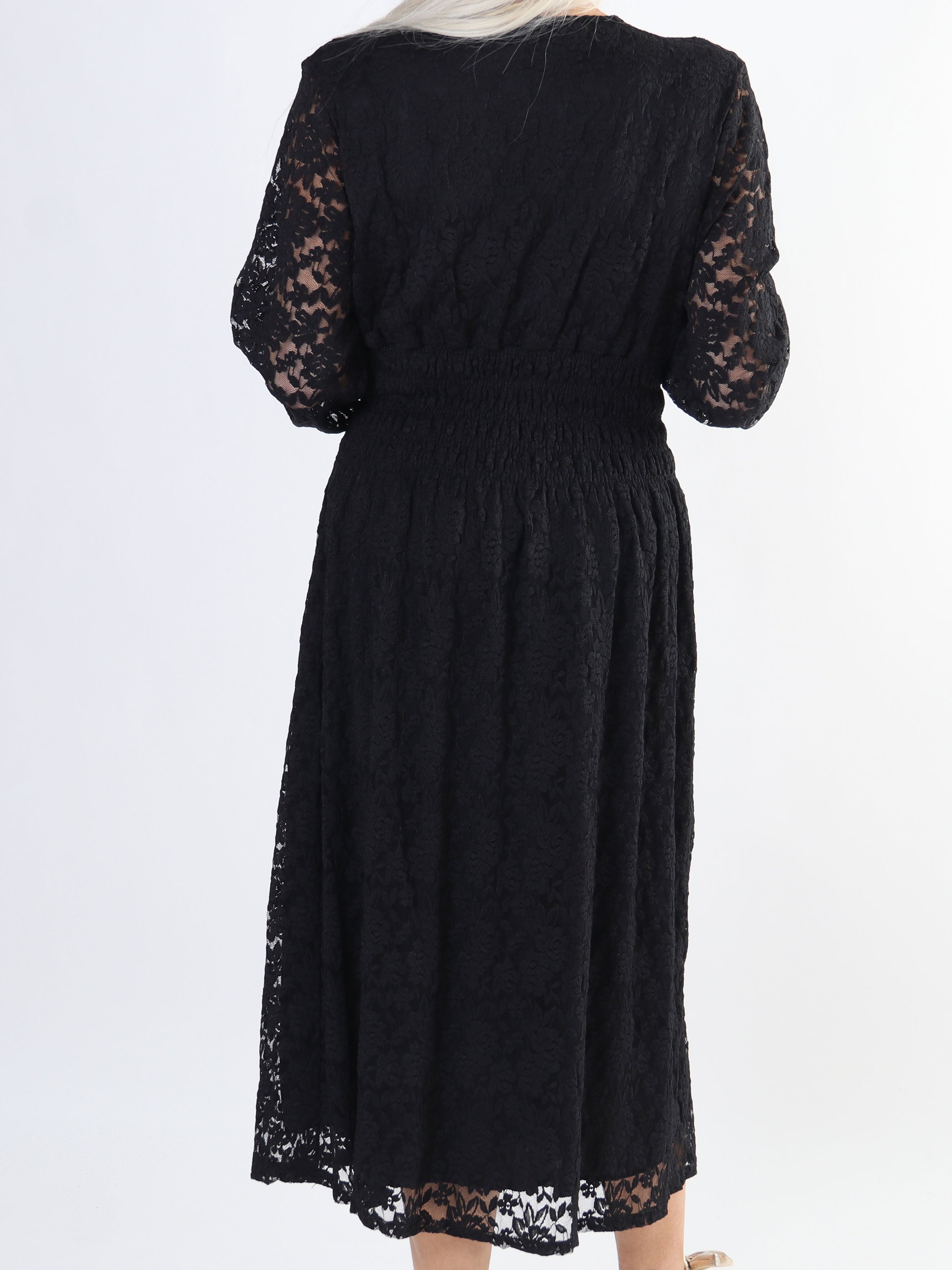 Pams Lace Midi L/S - Elastisk spetsklänning med lång ärm i stora storlekar