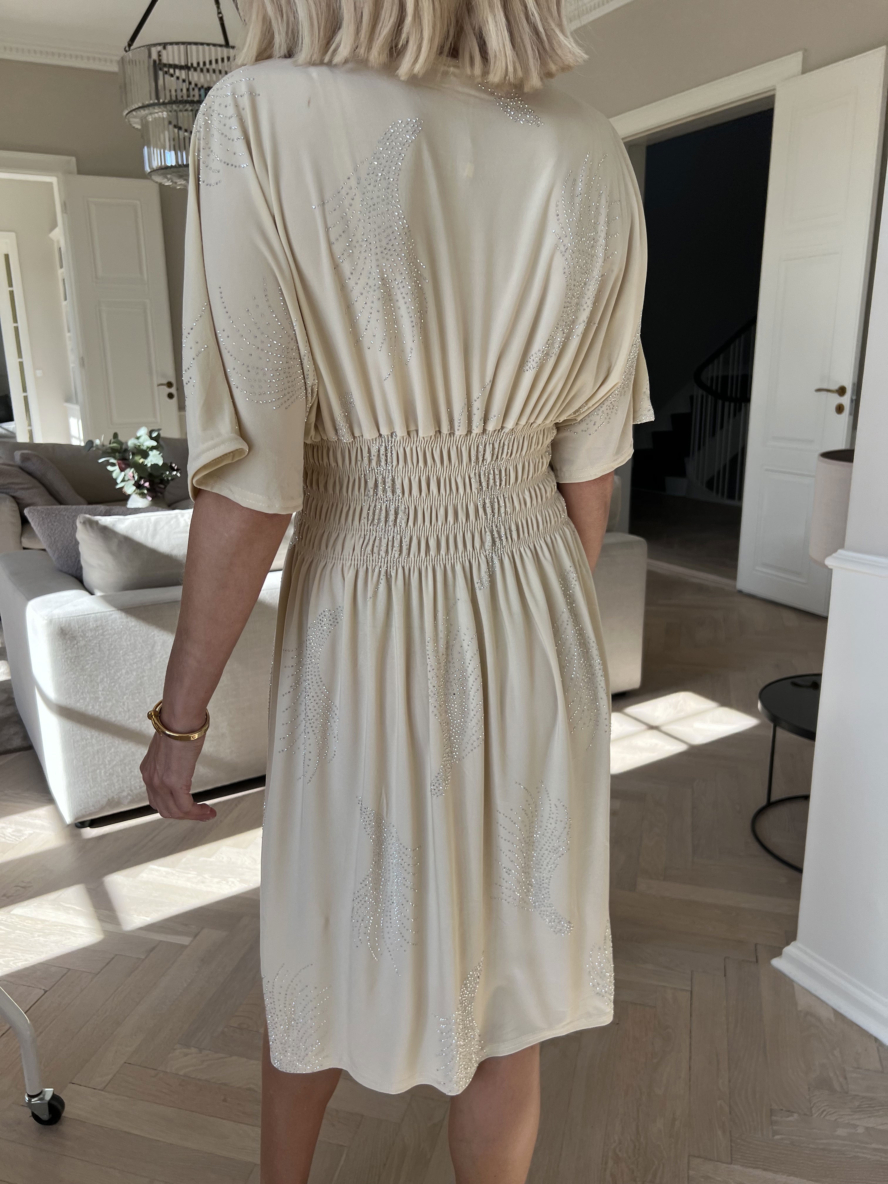 Pams Leaf Crystal Short - Stretchklänning med strassmönster