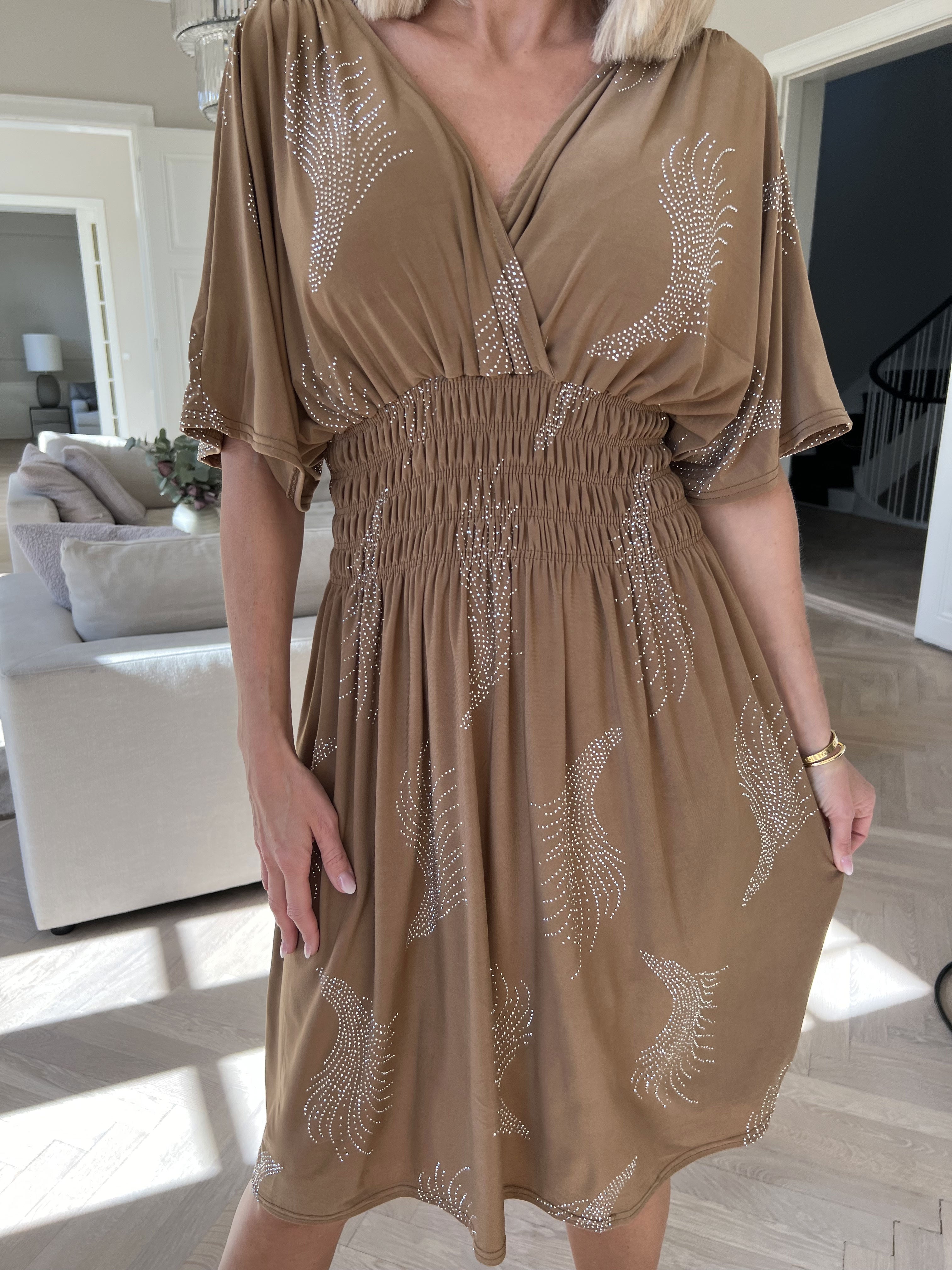 Pams Leaf Crystal Short - Stretchklänning med strassmönster