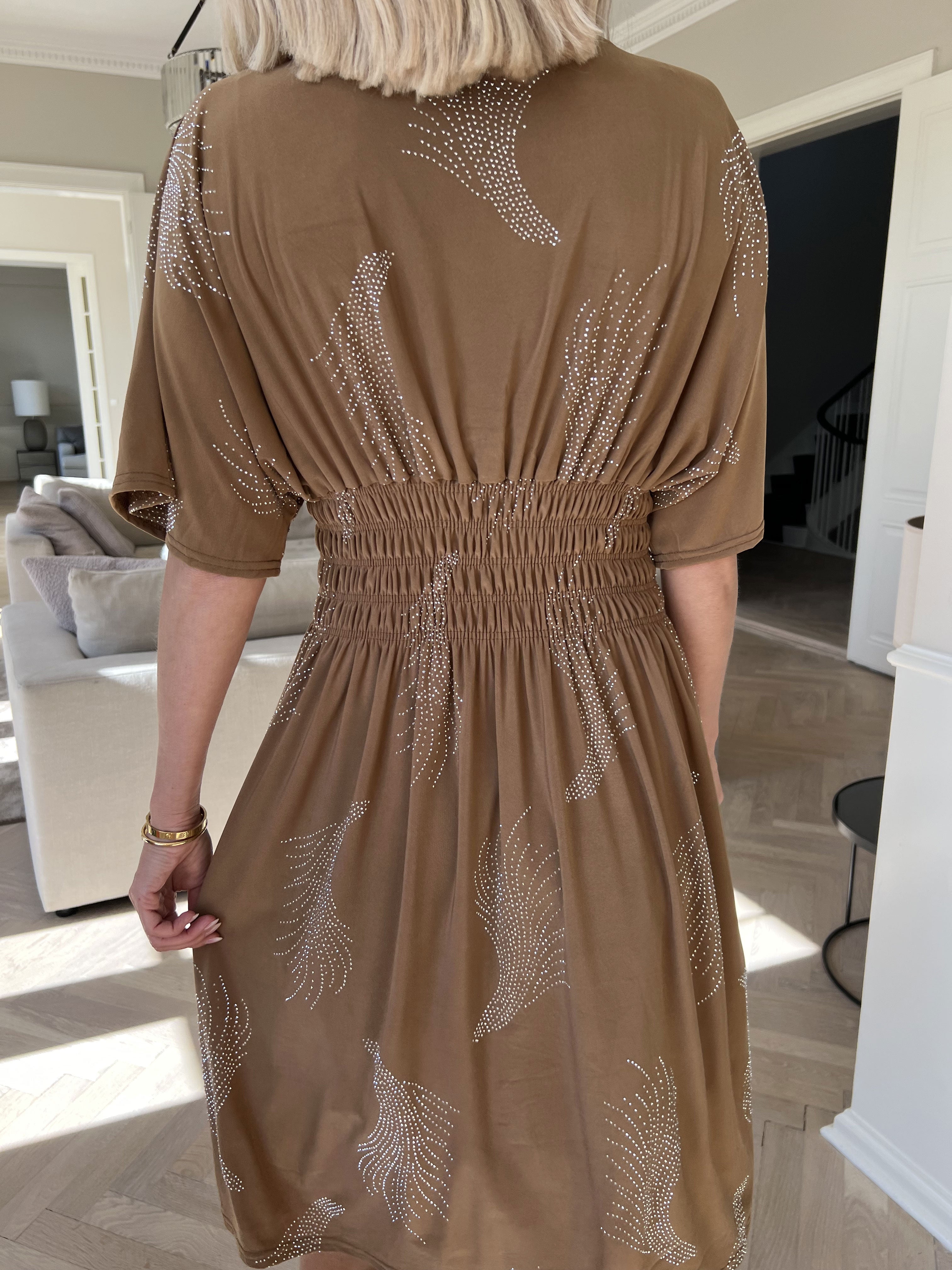 Pams Leaf Crystal Short - Stretchklänning med strassmönster