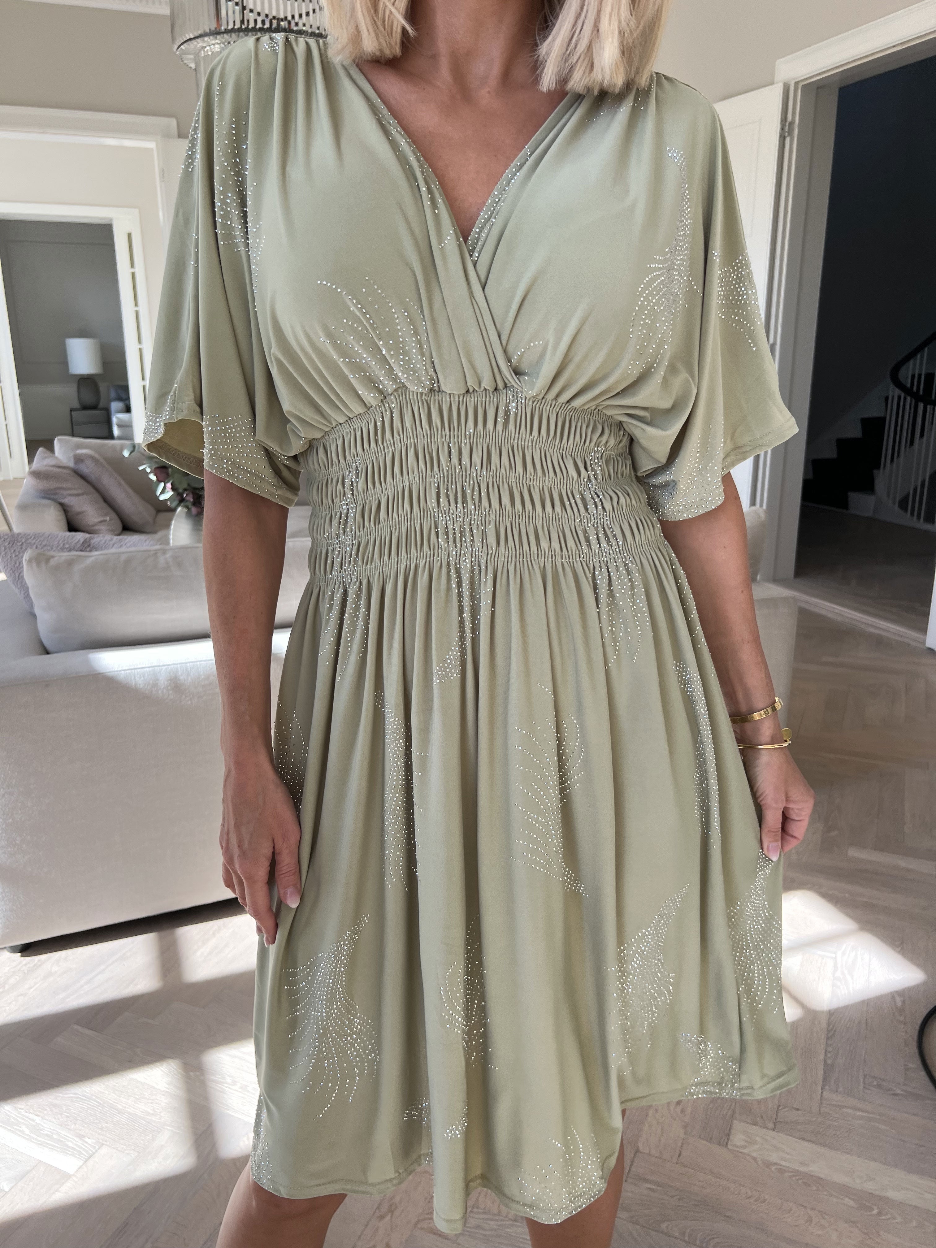 Pams Leaf Crystal Short - Stretchklänning med strassmönster