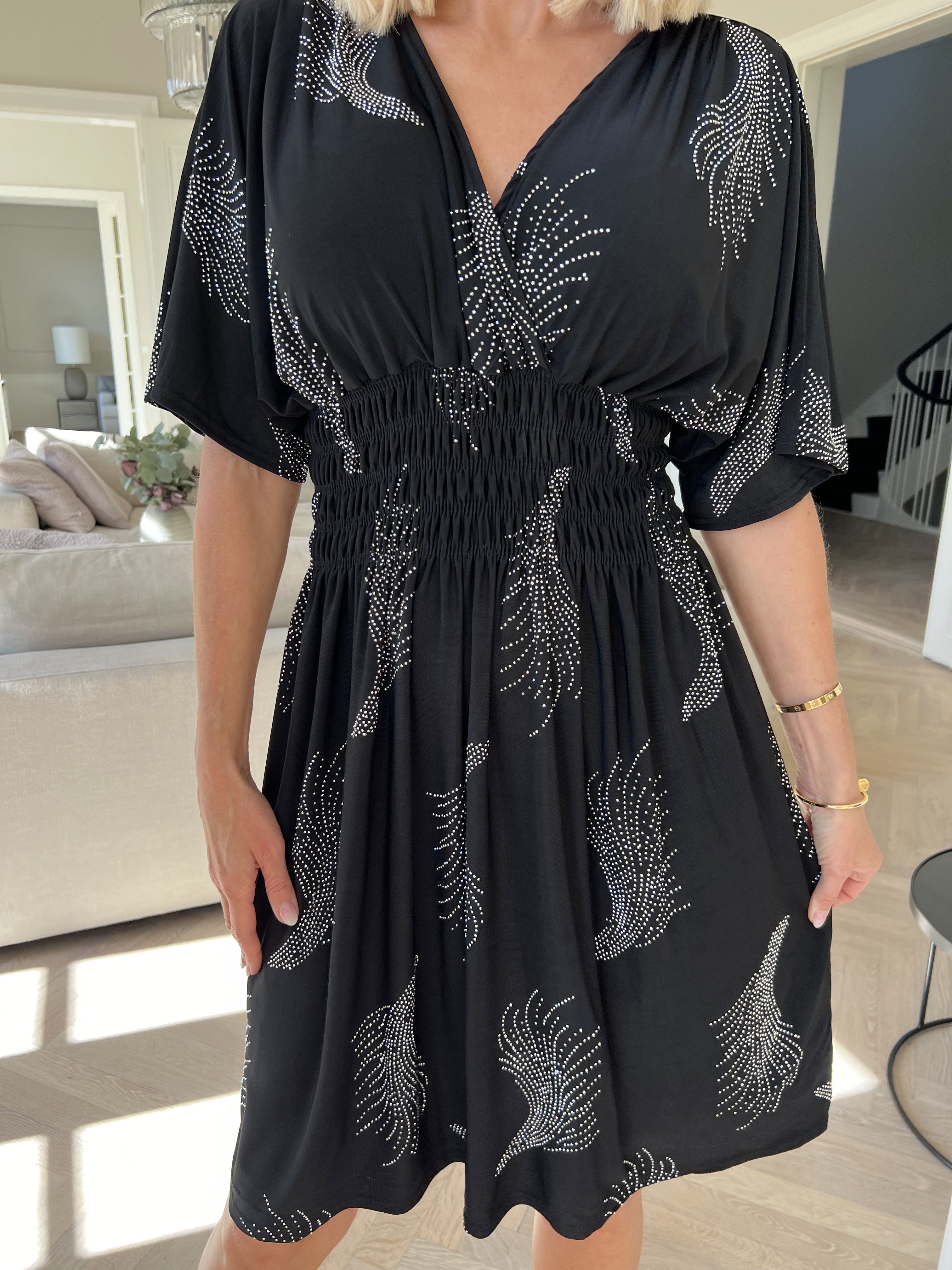 Pams Leaf Crystal Short - Stretchklänning med strassmönster