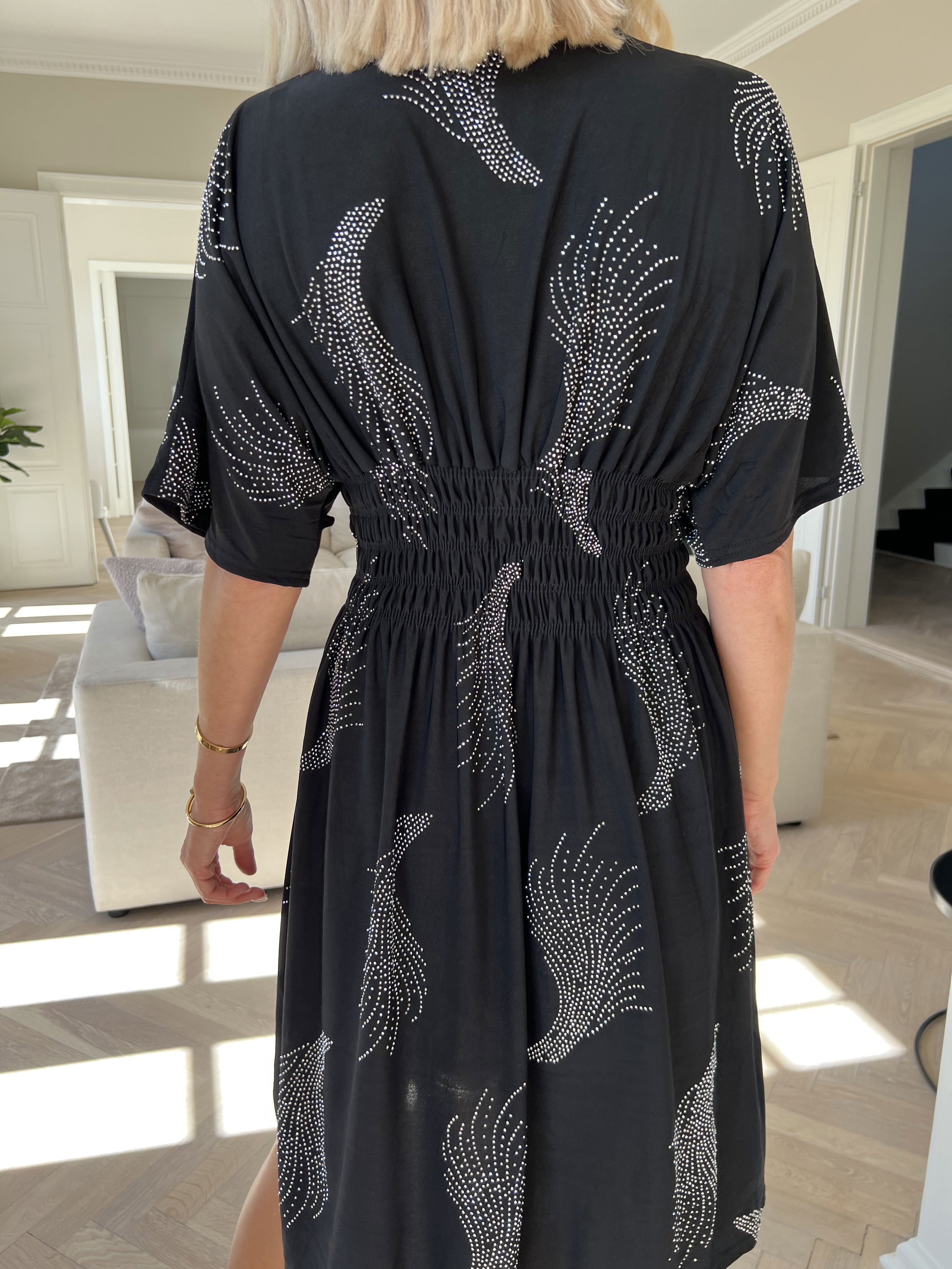 Pams Leaf Crystal Short - Stretchklänning med strassmönster