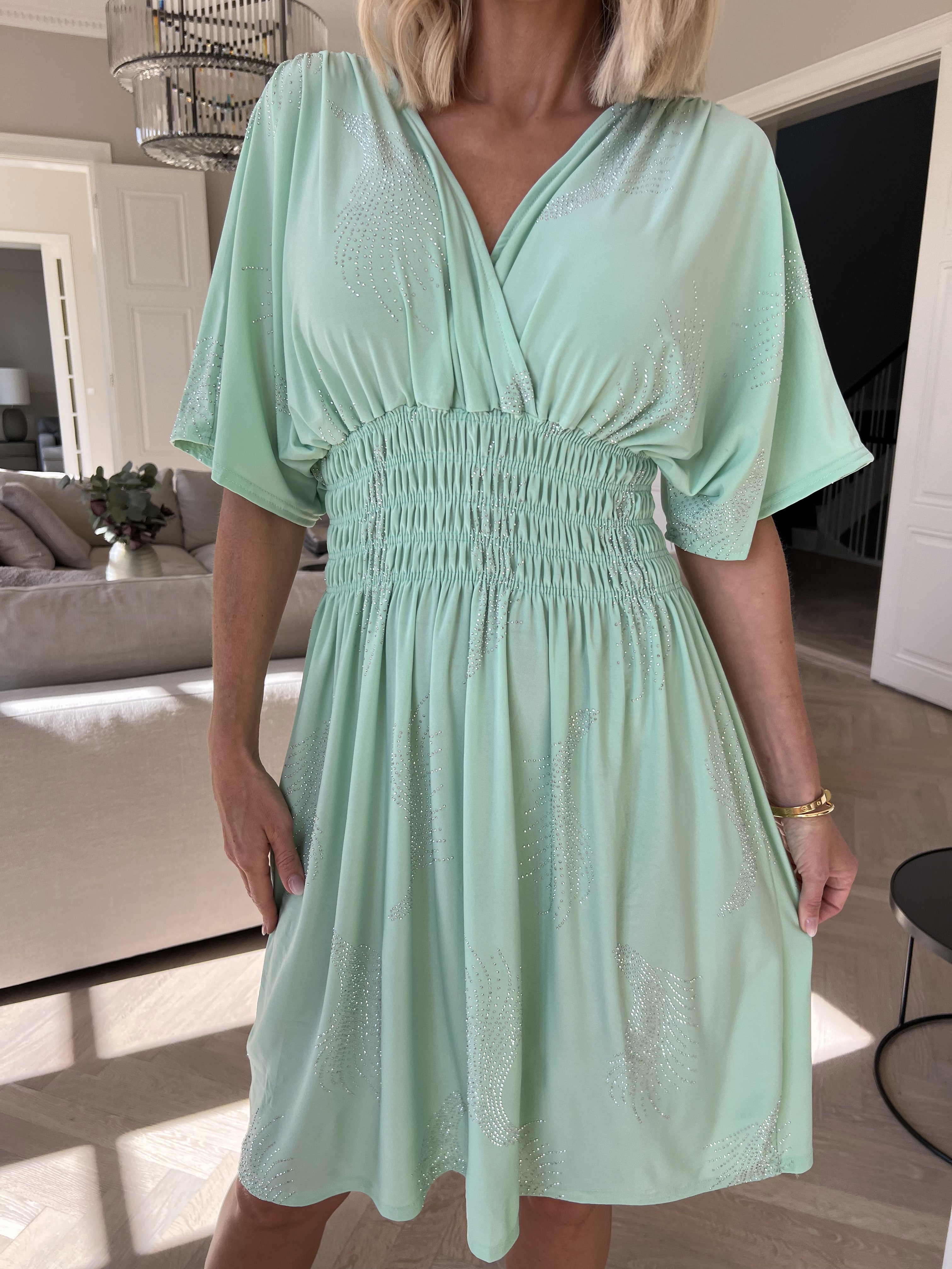 Pams Leaf Crystal Short - Stretchklänning med strassmönster