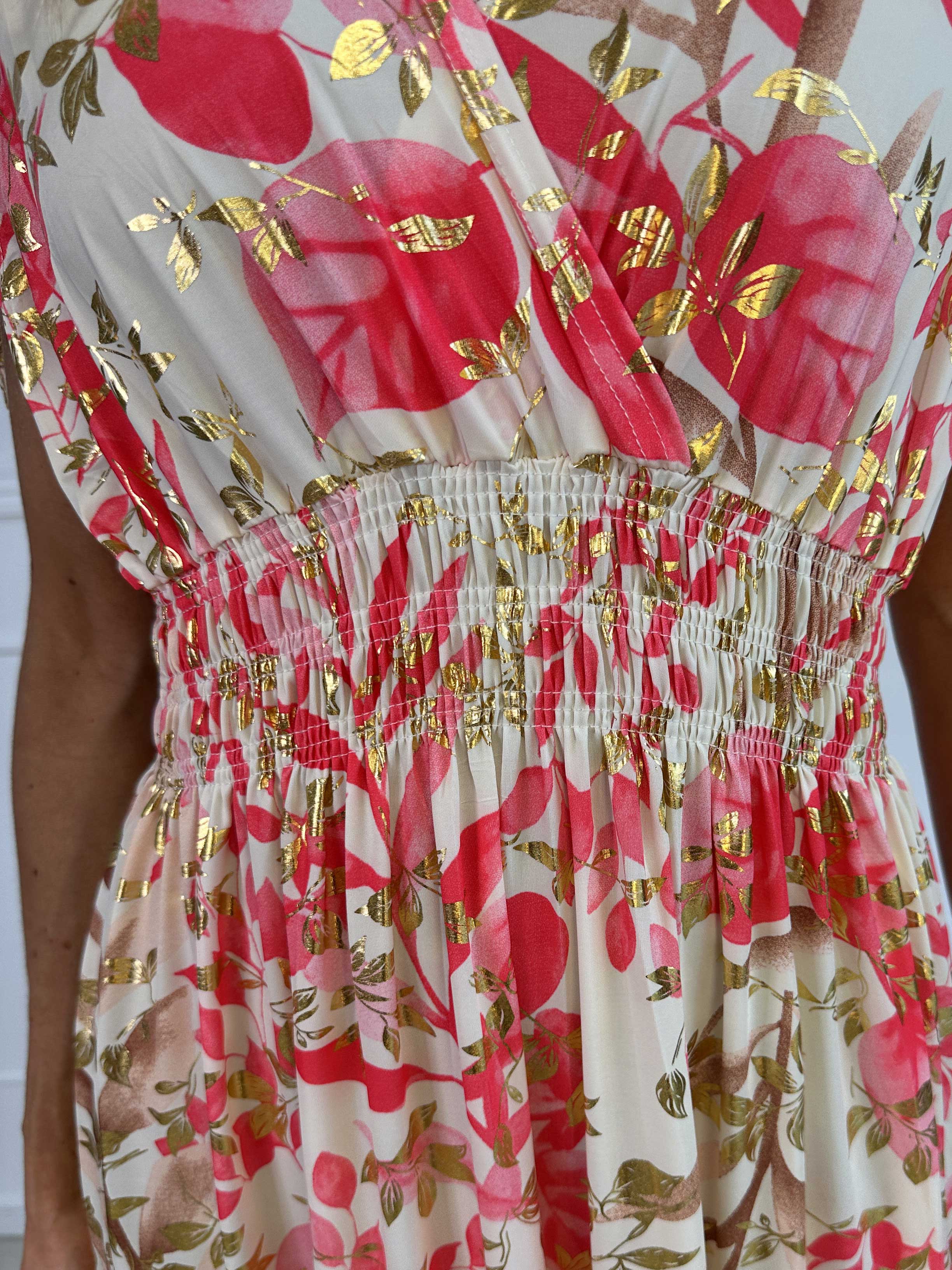 Pams Leaf Gold Sleeveless - Lång elastisk klänning med sött bladmönster