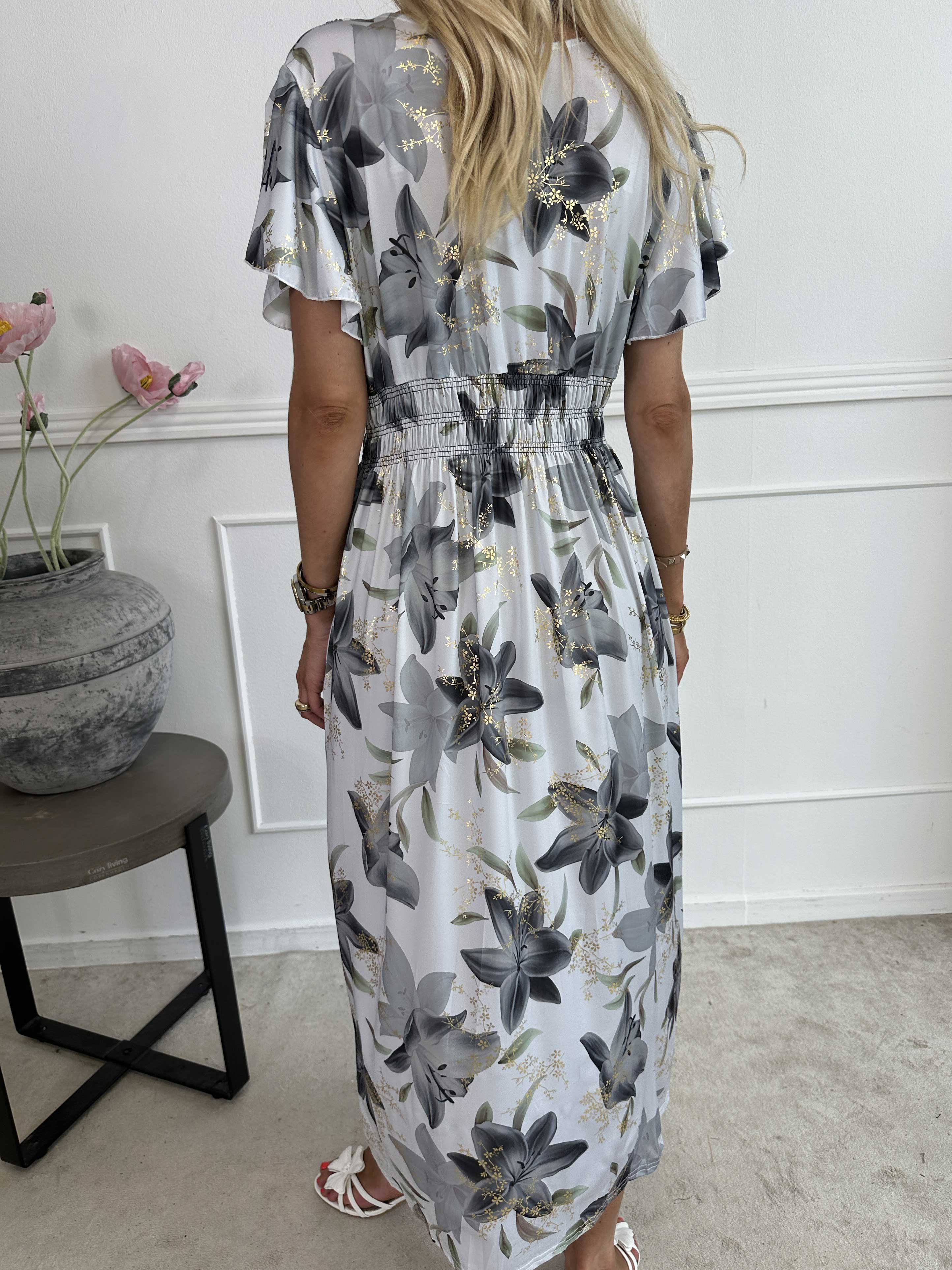 Pams Lilies - Elastisk klänning med liljemönster och gulddetaljer