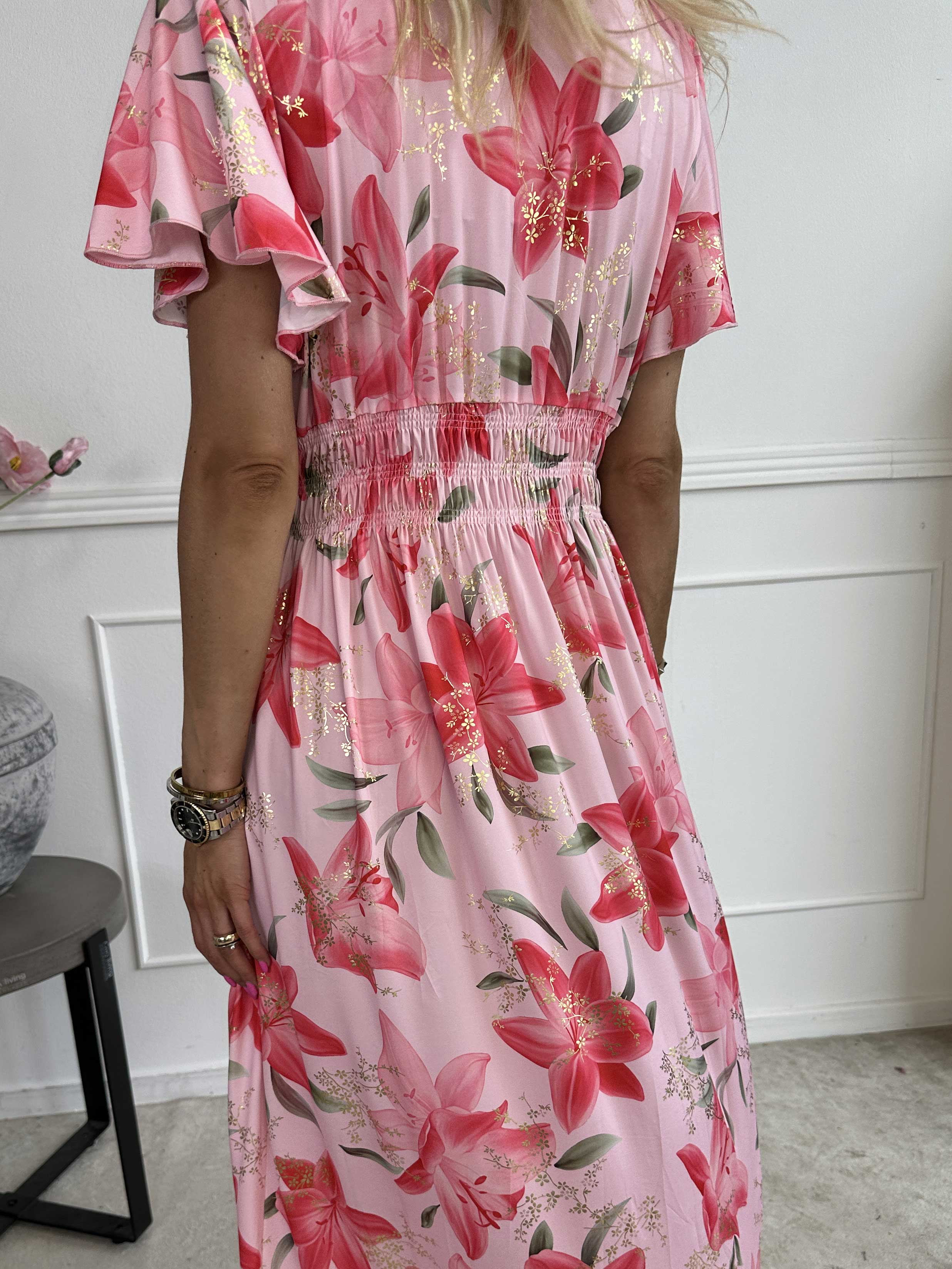 Pams Lilies - Elastisk klänning med liljemönster och gulddetaljer