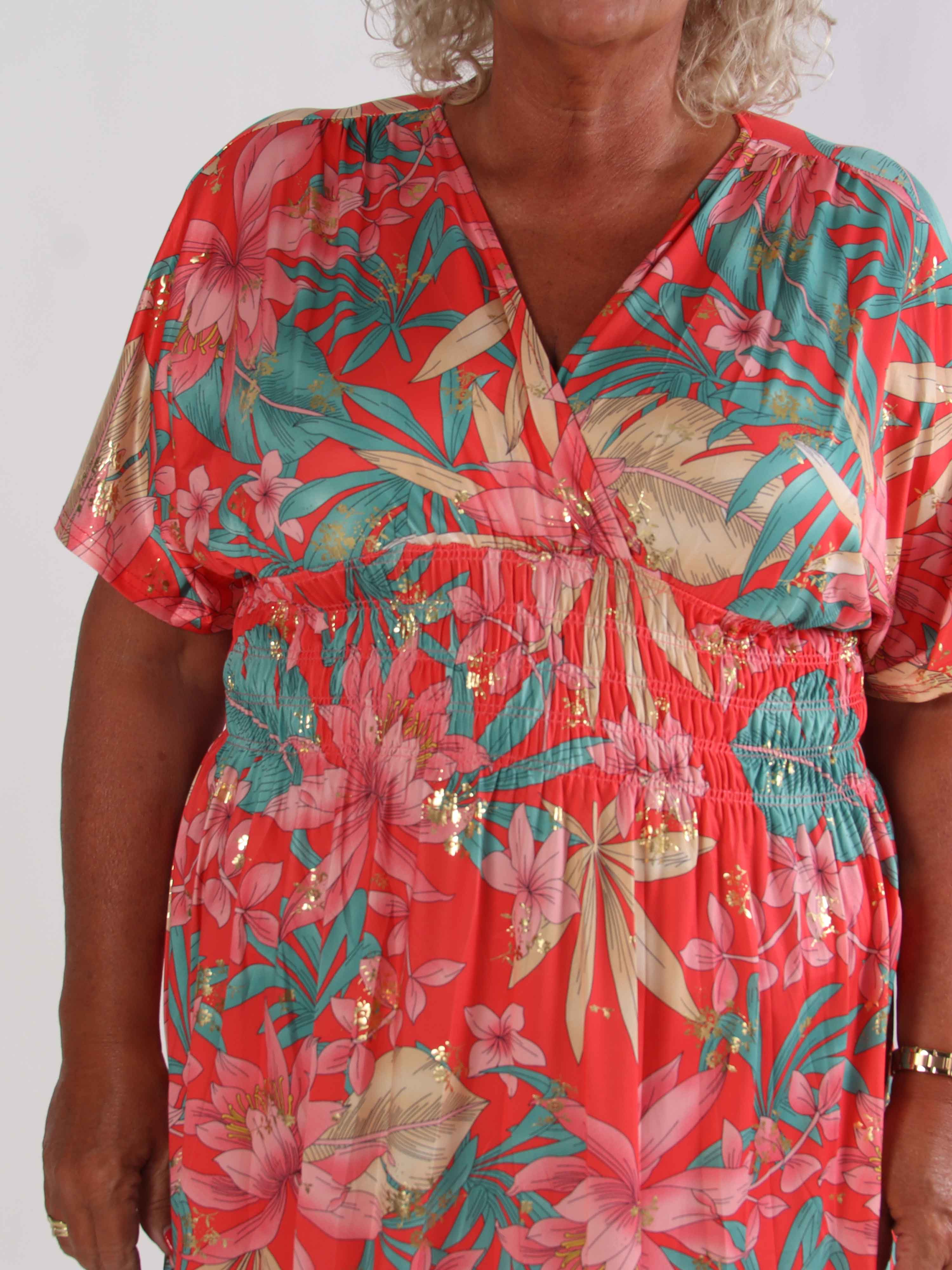 Pams New Leaf Short - Plus size klänning med färgat blommönster och gulddetaljer