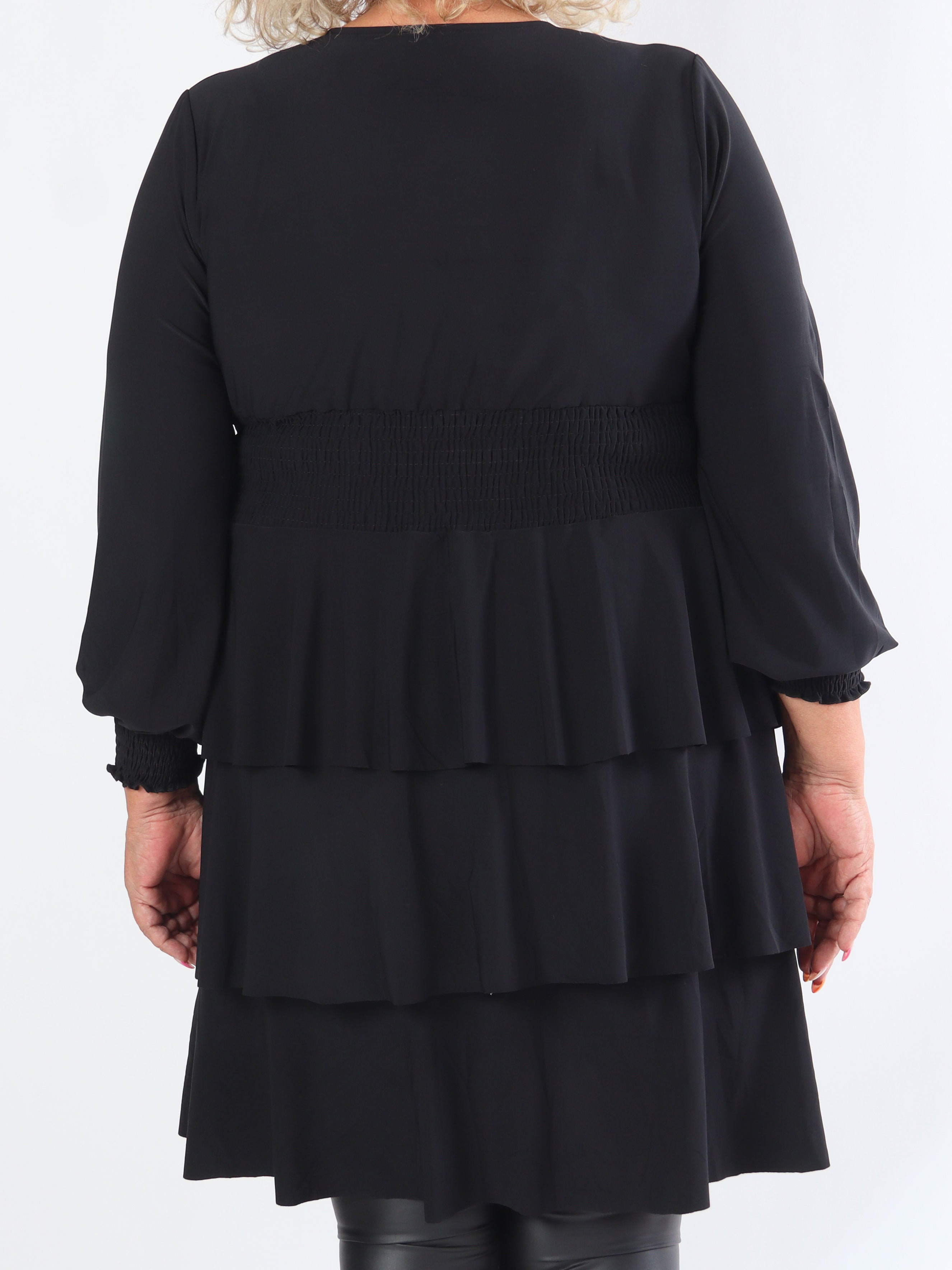 Pams Plain Frills - Söt stretchig plus size-klänning med volanger