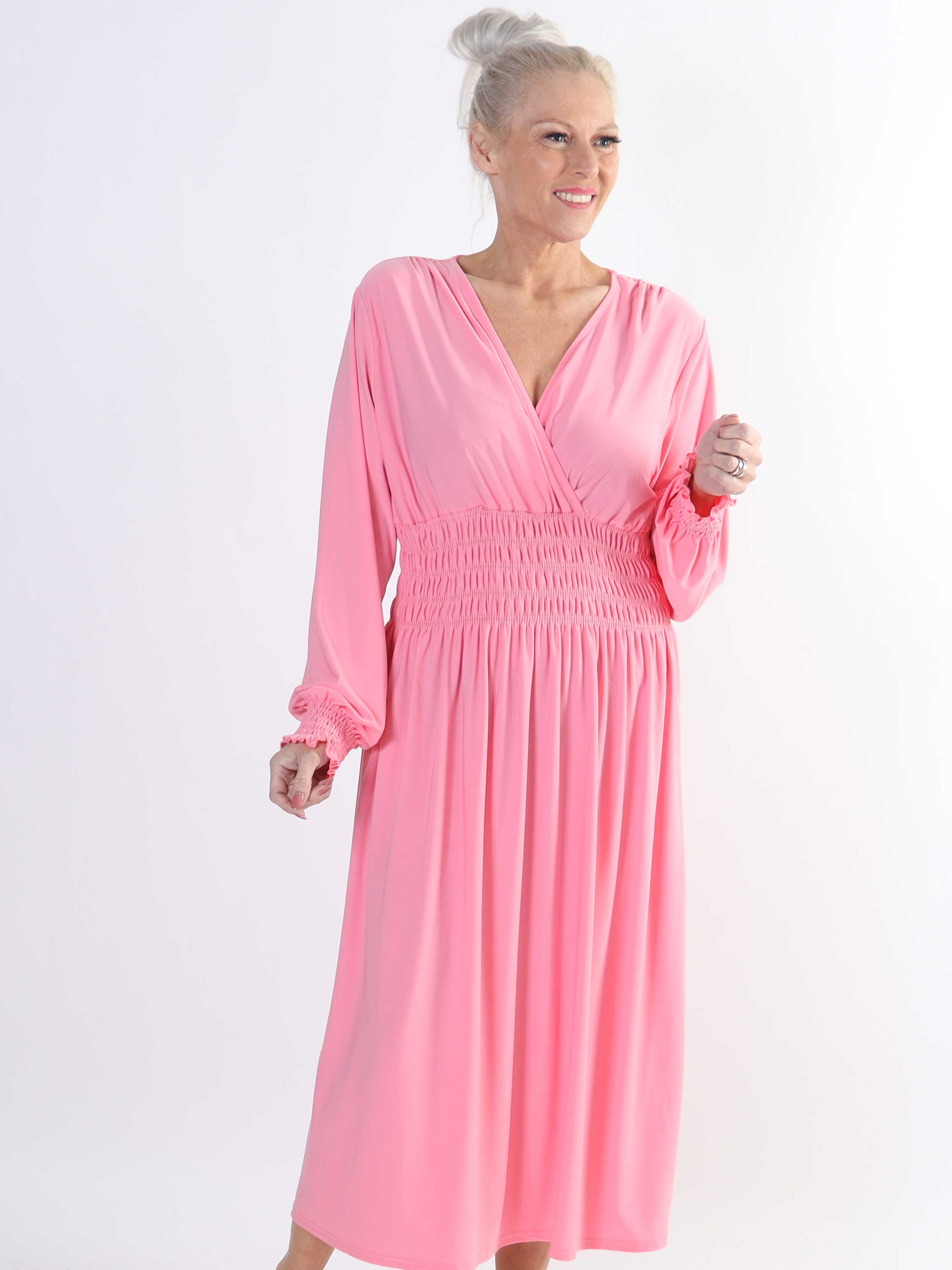 Pams Plain Midi L/S - Elastisk klänning i plus size med smock