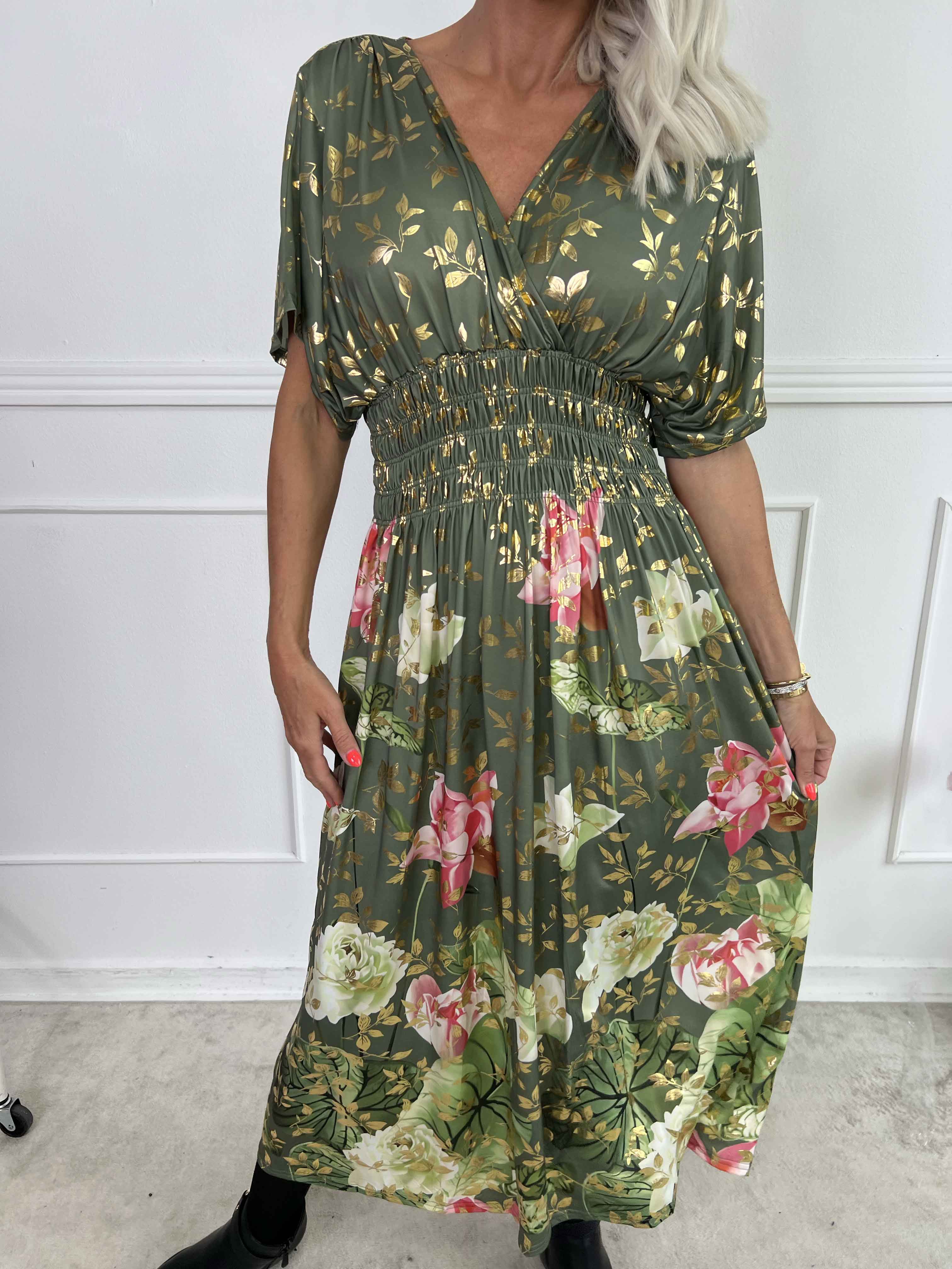 Pams Water Lily Midi - Elastisk klänning i blommigt mönster med guldfärgade blad