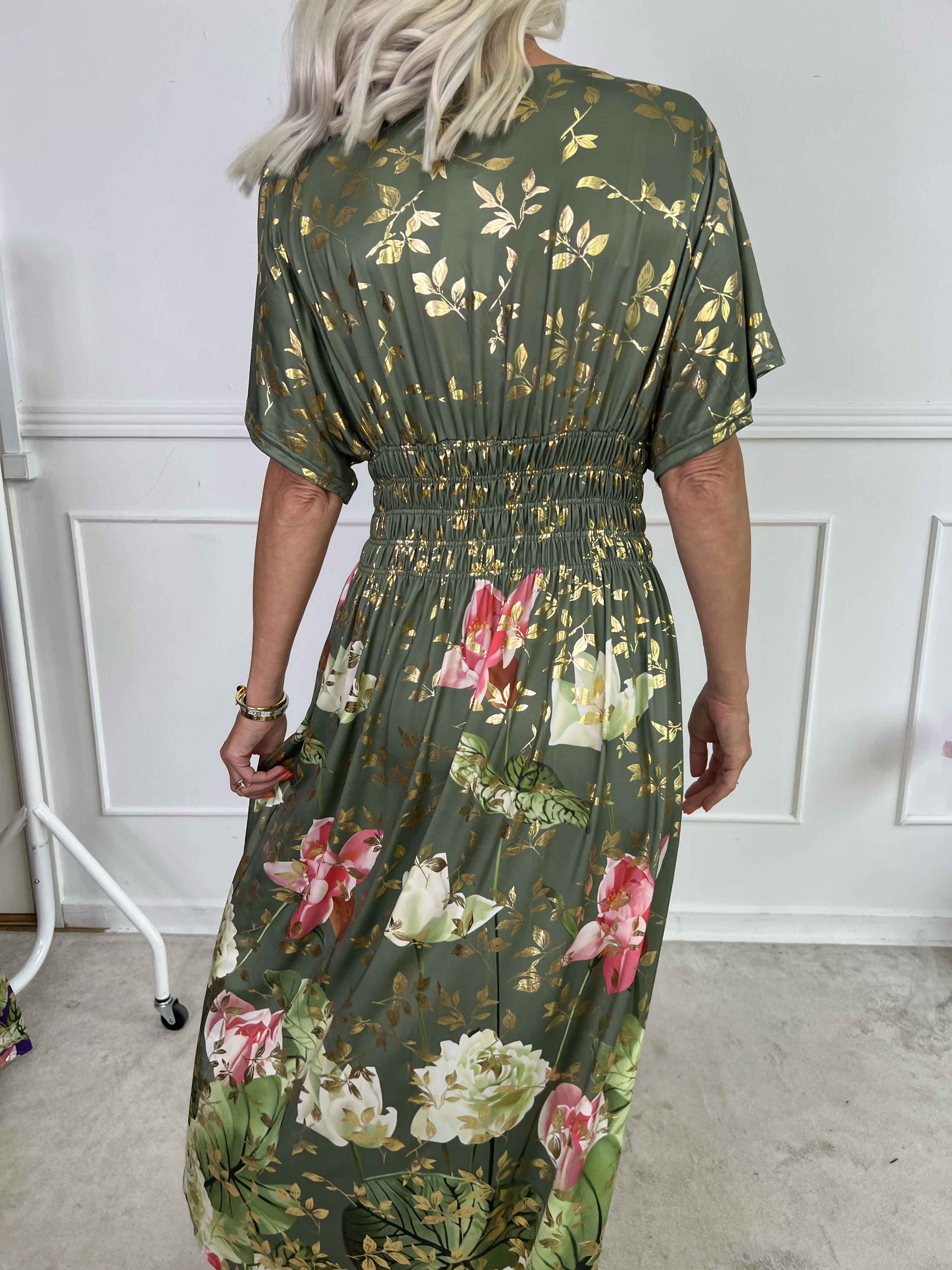 Pams Water Lily Midi - Elastisk klänning i blommigt mönster med guldfärgade blad