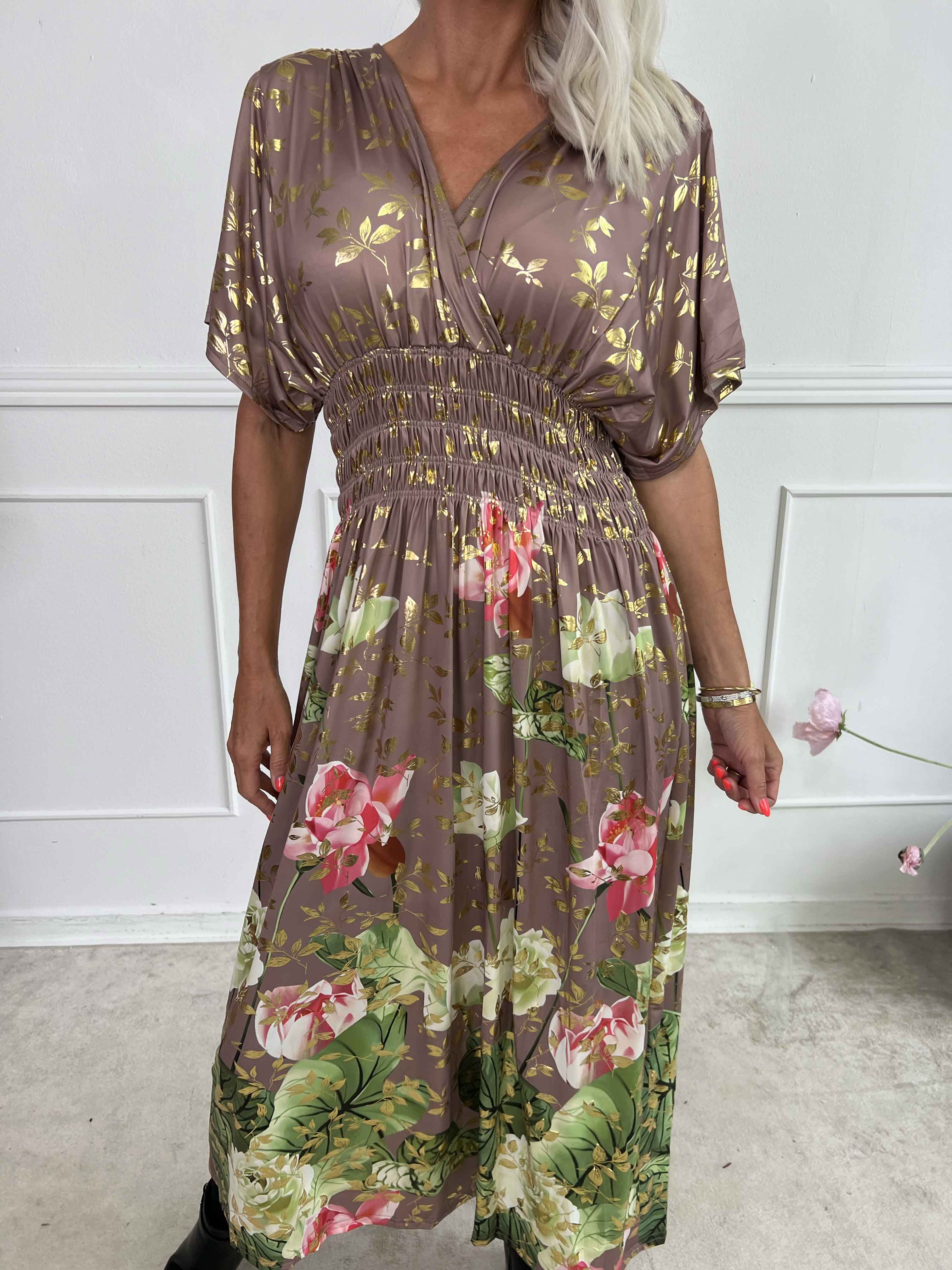 Pams Water Lily Midi - Elastisk klänning i blommigt mönster med guldfärgade blad