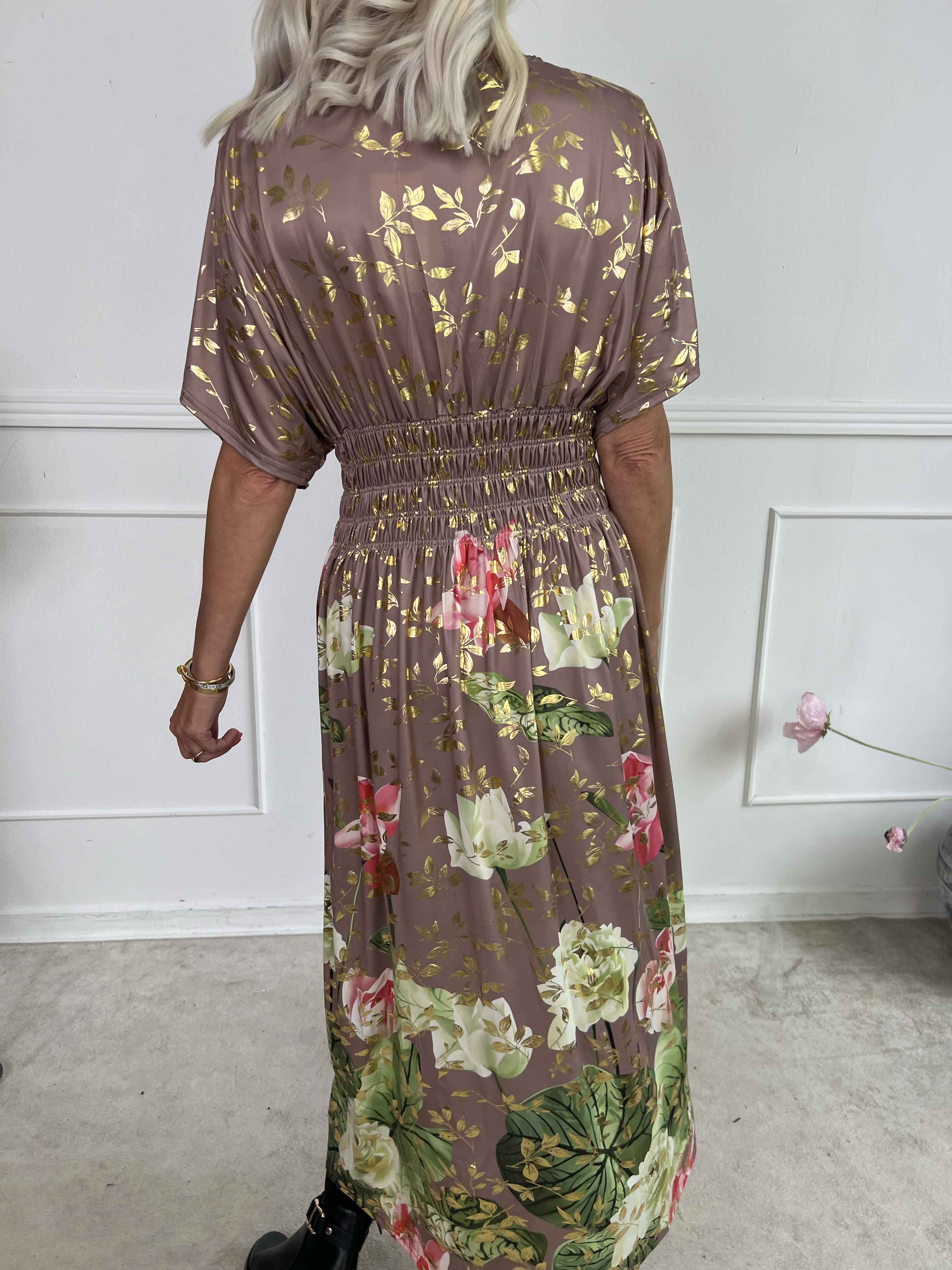 Pams Water Lily Midi - Elastisk klänning i blommigt mönster med guldfärgade blad