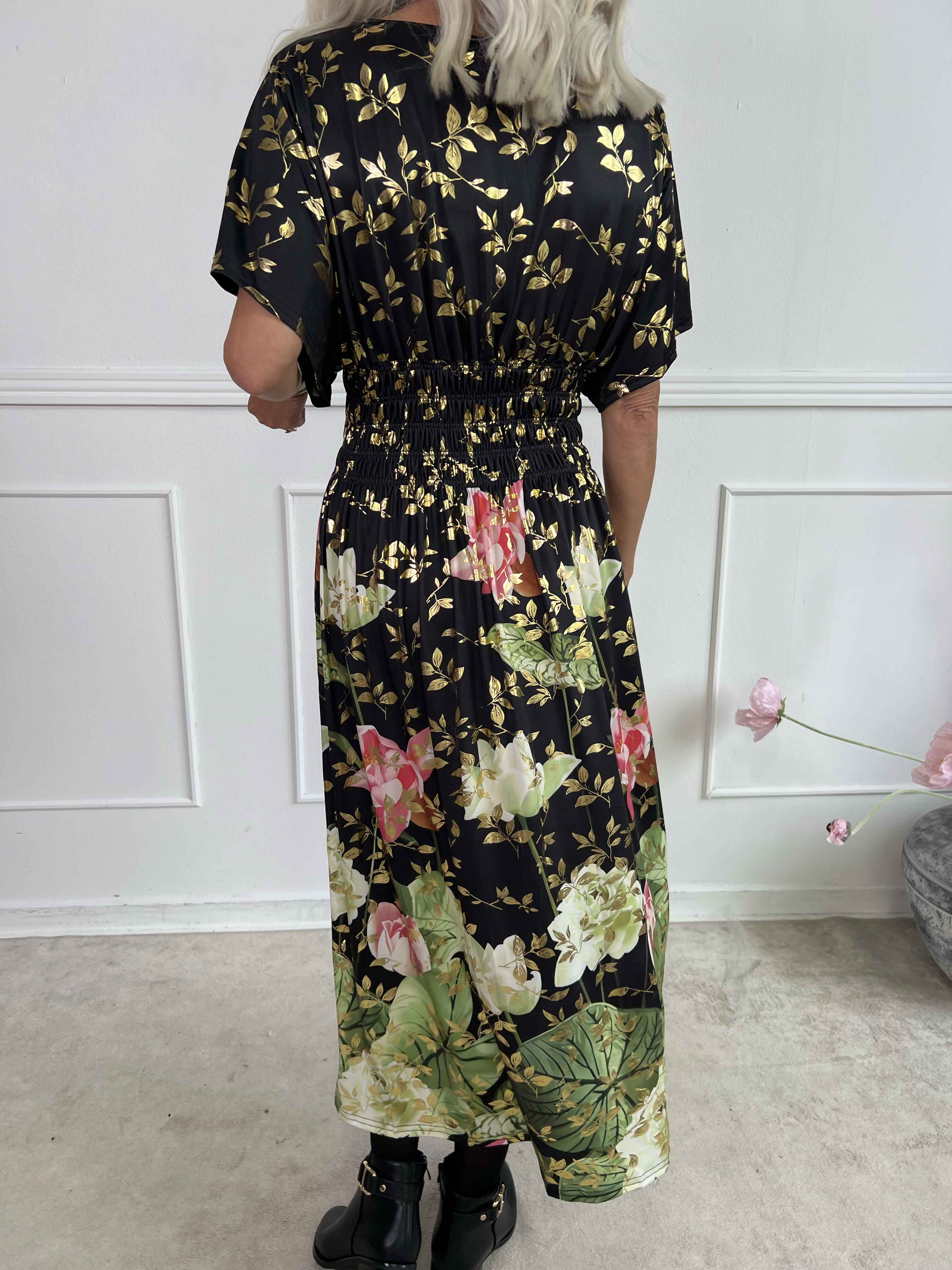 Pams Water Lily Midi - Elastisk klänning i blommigt mönster med guldfärgade blad