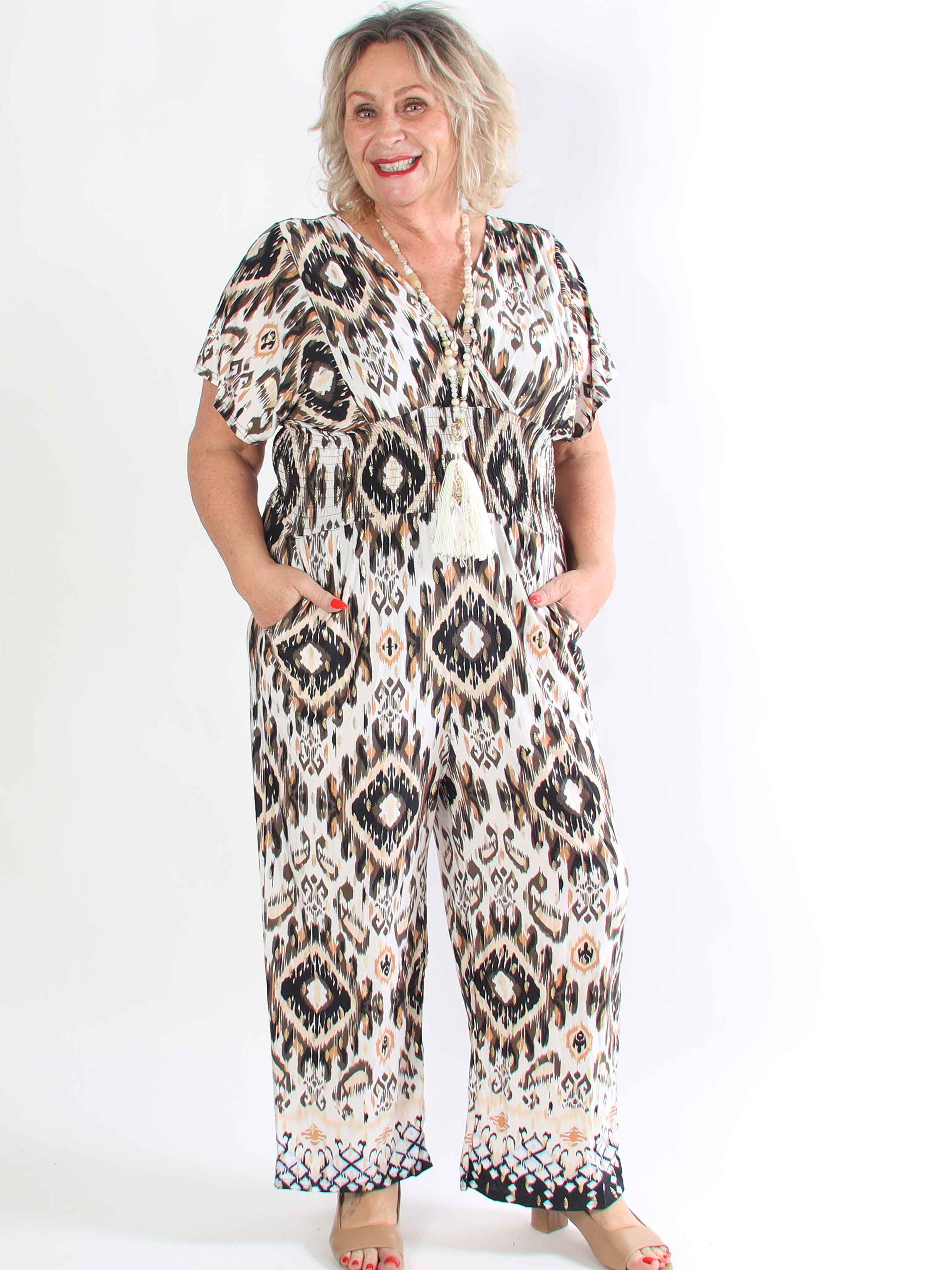 Pams Artsy Jumpsuit - Elastisk plus size mønstret buksedragt med guld dutter