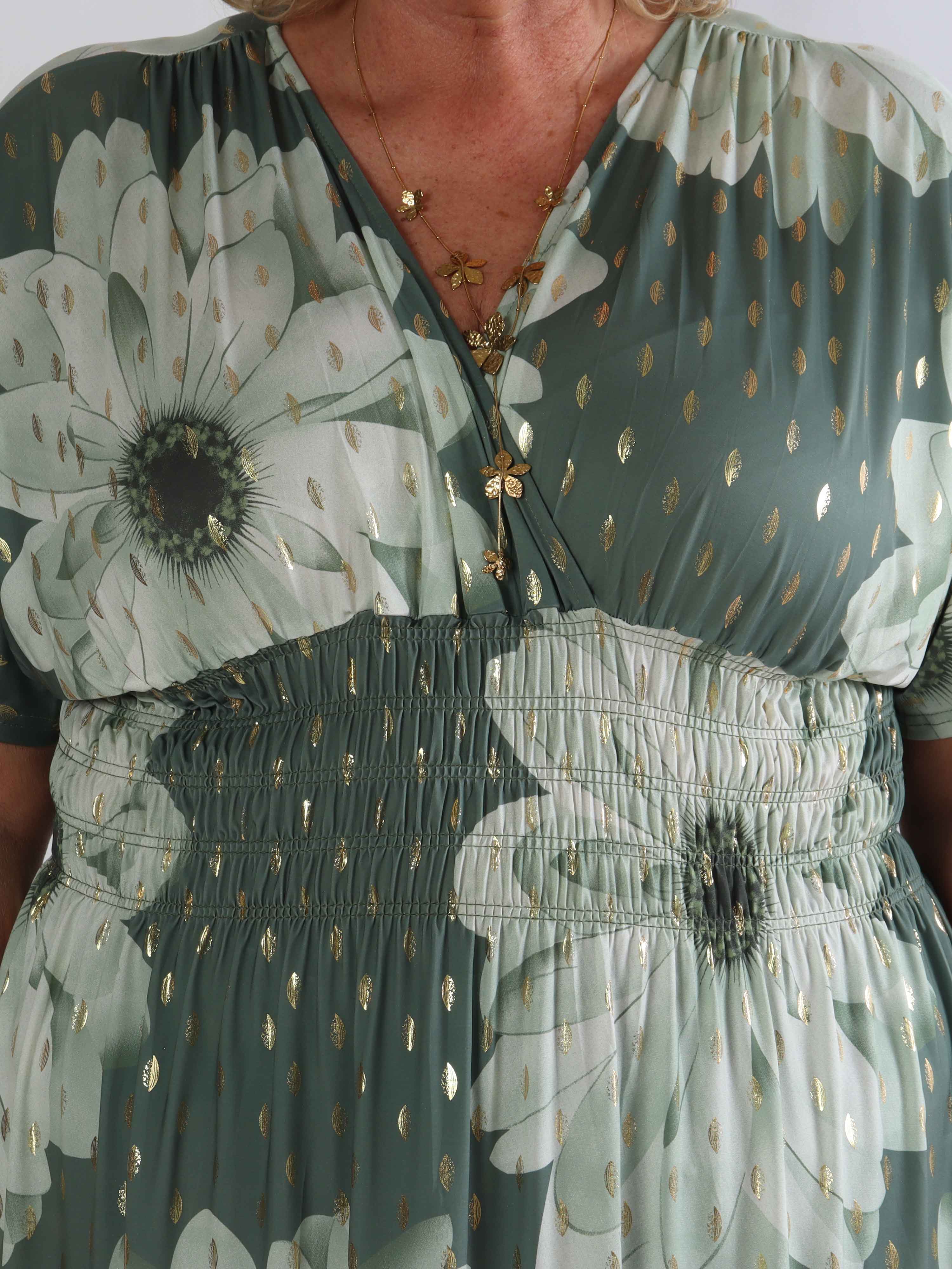 Pams Eden - Lang plus size kjole med store blomster og guld dutter