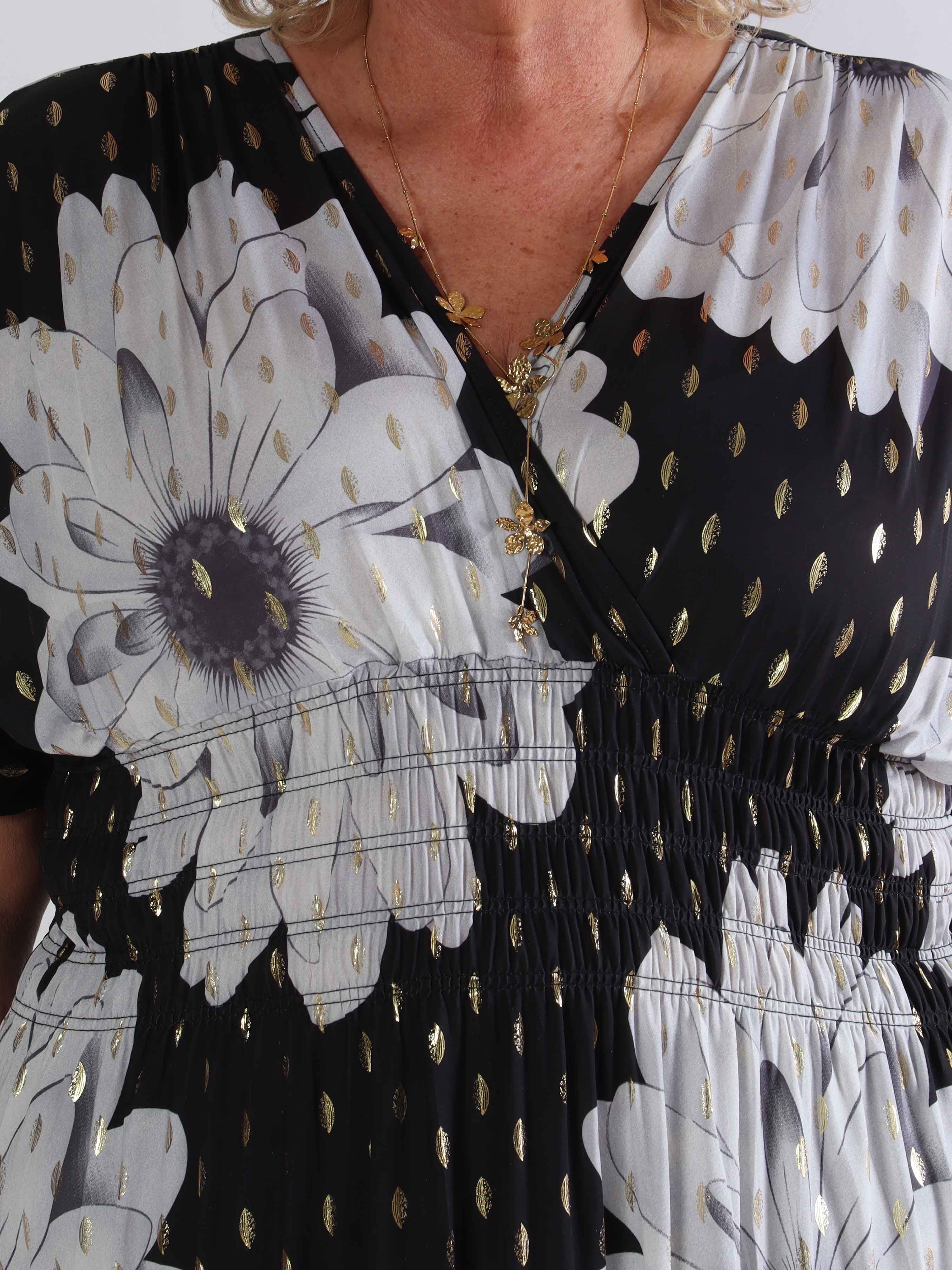 Pams Eden - Lang plus size kjole med store blomster og guld dutter