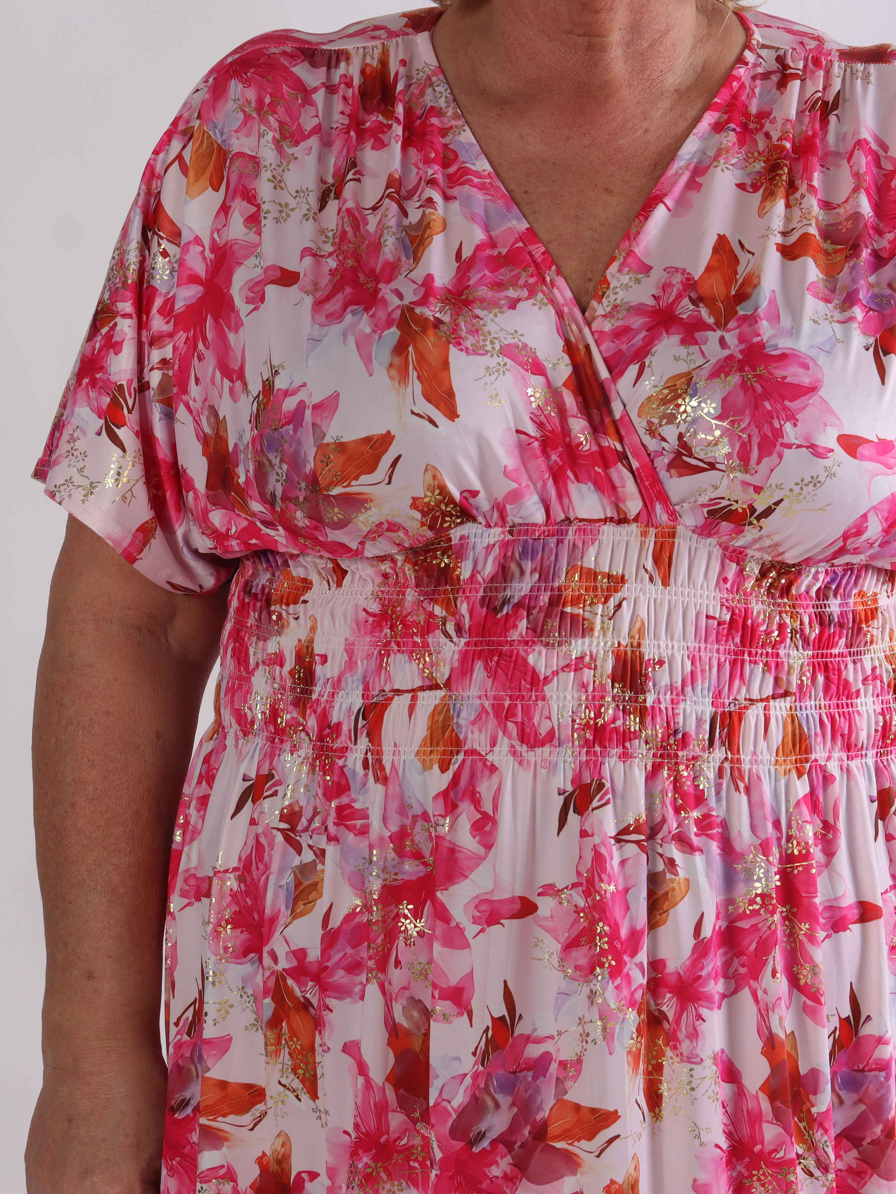Pams Flourish - Lang plus size kjole med fine blomster og guld blade