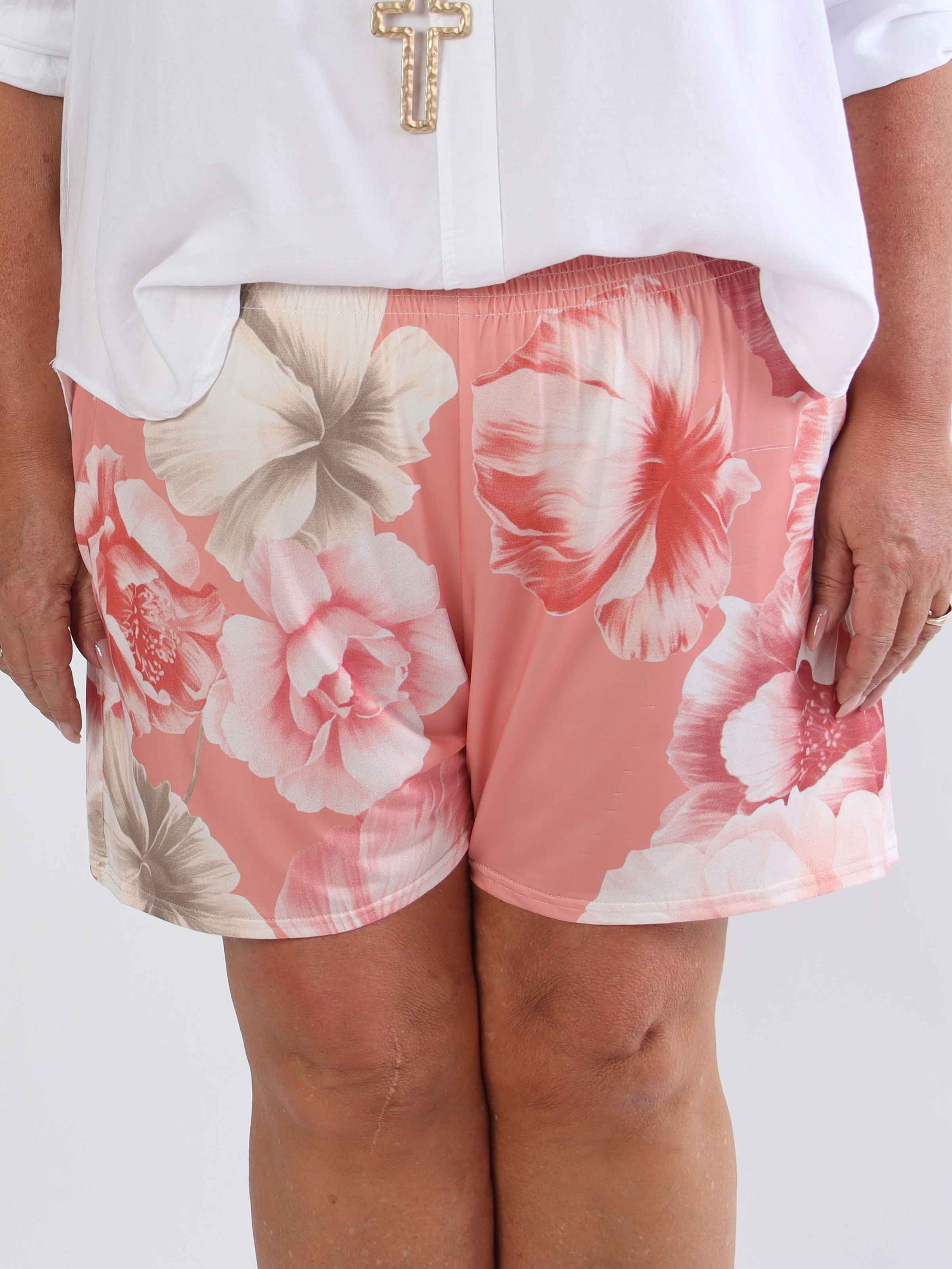 Pams Flower Shorts - Elastiska plus size-shorts med blommigt tryck