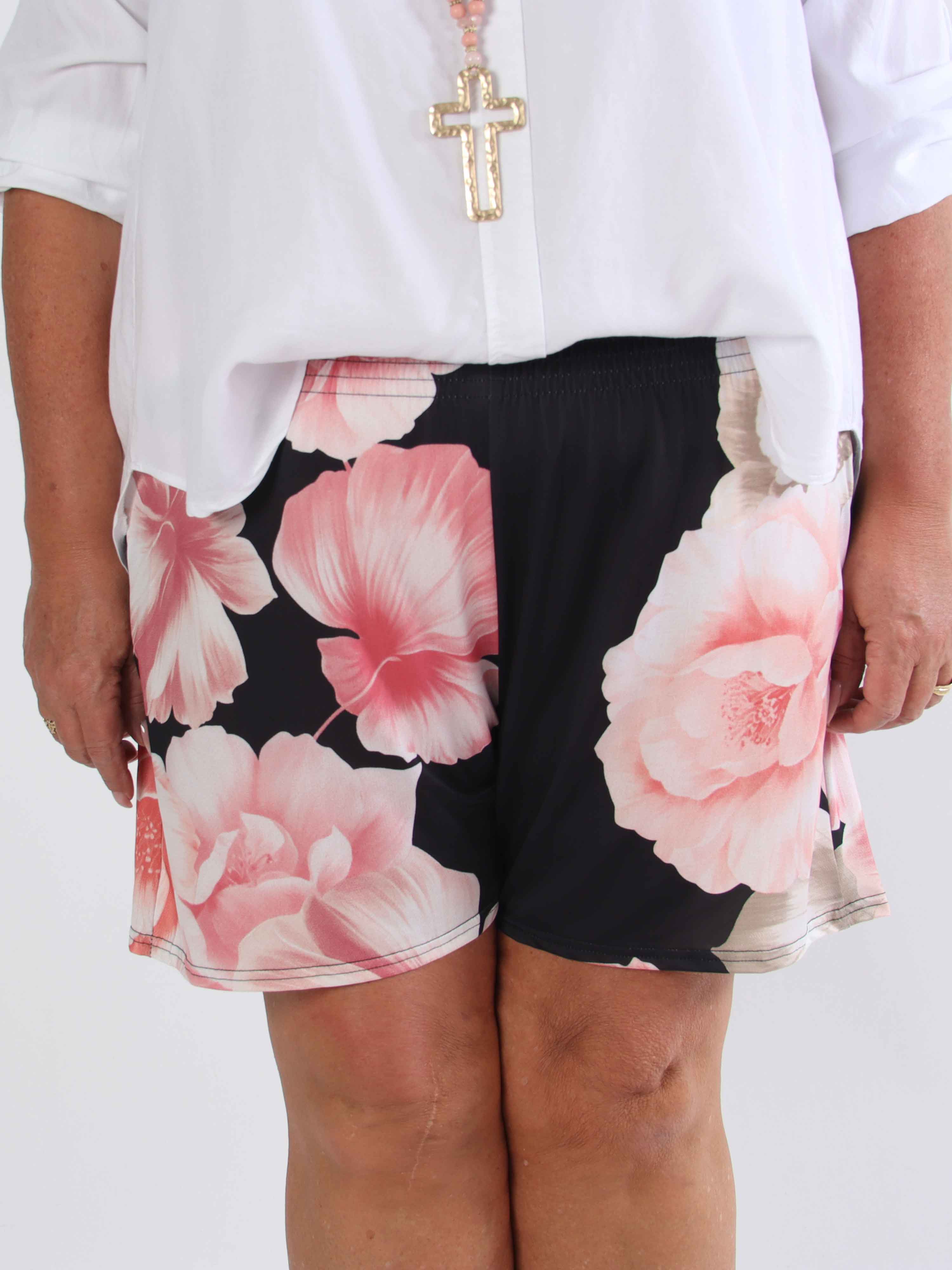 Pams Flower Shorts - Elastiska plus size-shorts med blommigt tryck